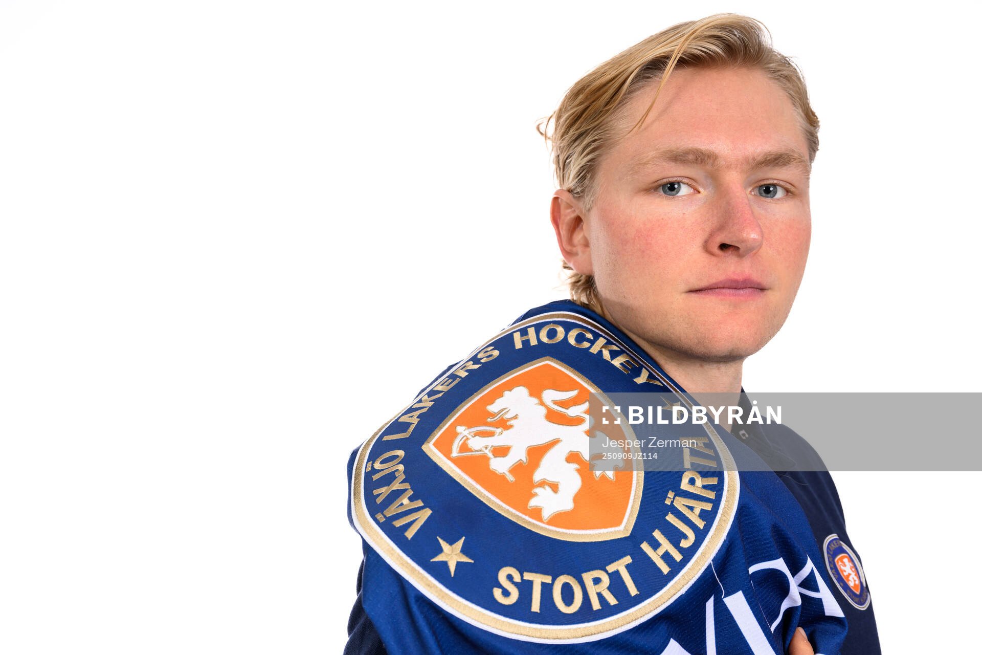 Växjö Lakers målvakt Ludvig Persson posersr för ett