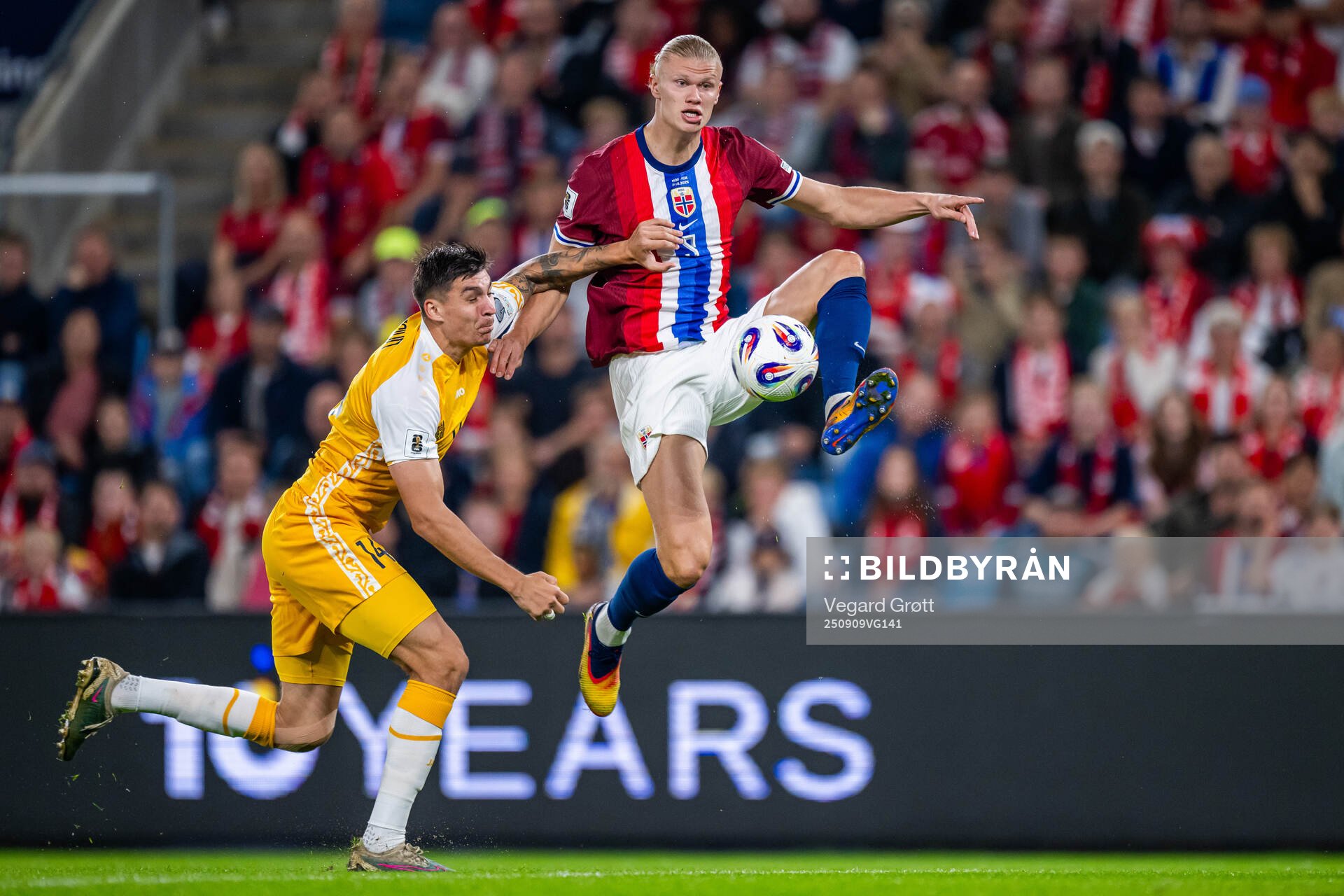 Artur Craciun of Moldova and Erling Braut Haaland of Norway