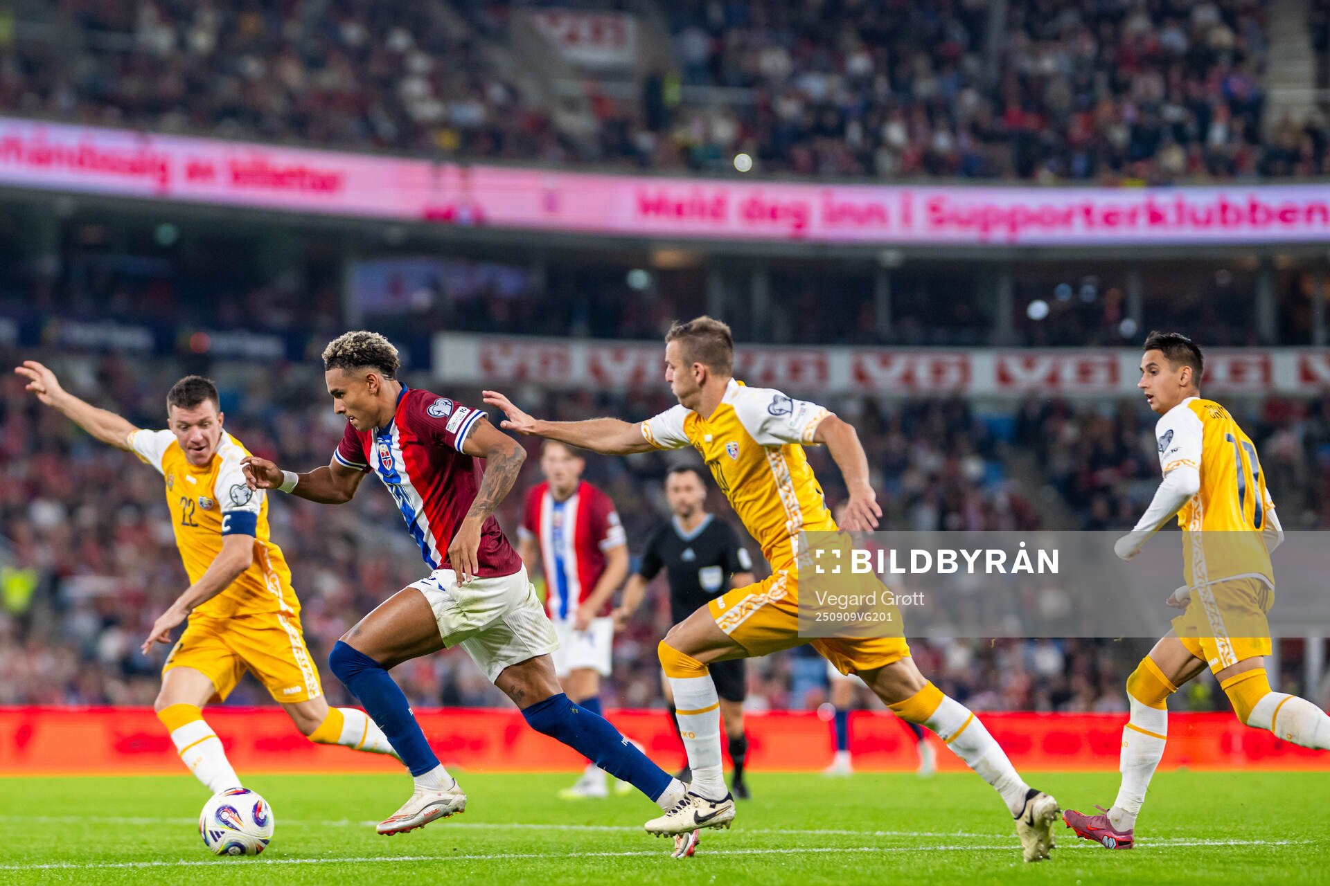 Antonio Nusa of Norway in action against Vadim Rata, Sergiu