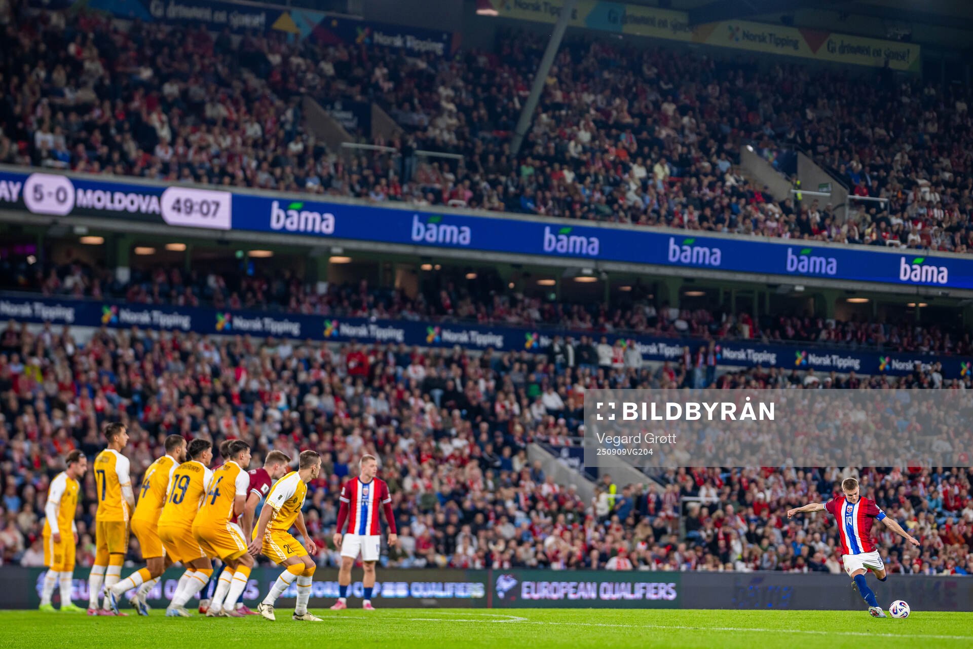 Martin Ødegaard of Norway with a free kick