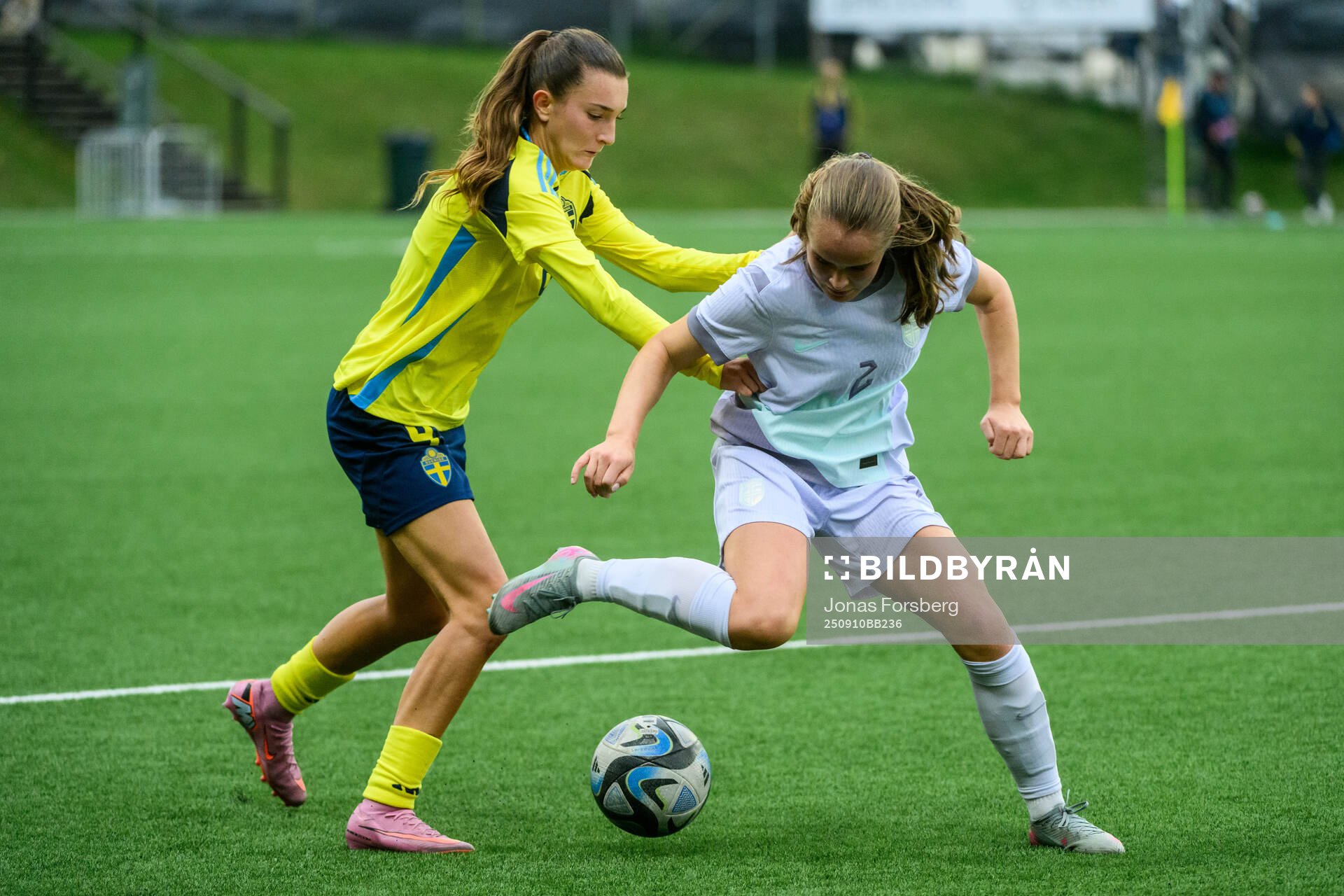 Sveriges Rona Krasniqi och Norges Erle Ødegaard Jonsson