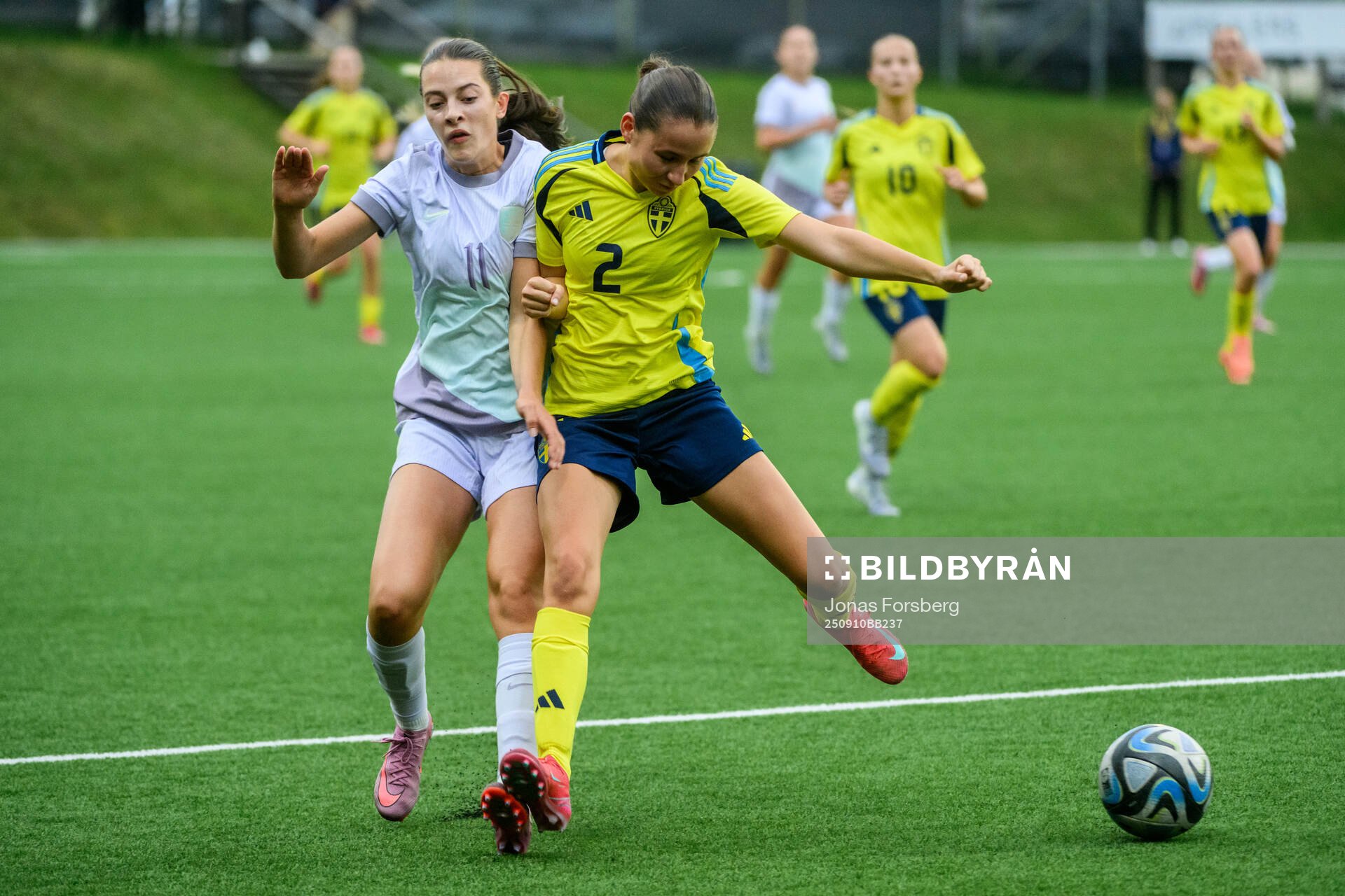 Norges Maia Melgård och Sveriges Ebba Hertzell