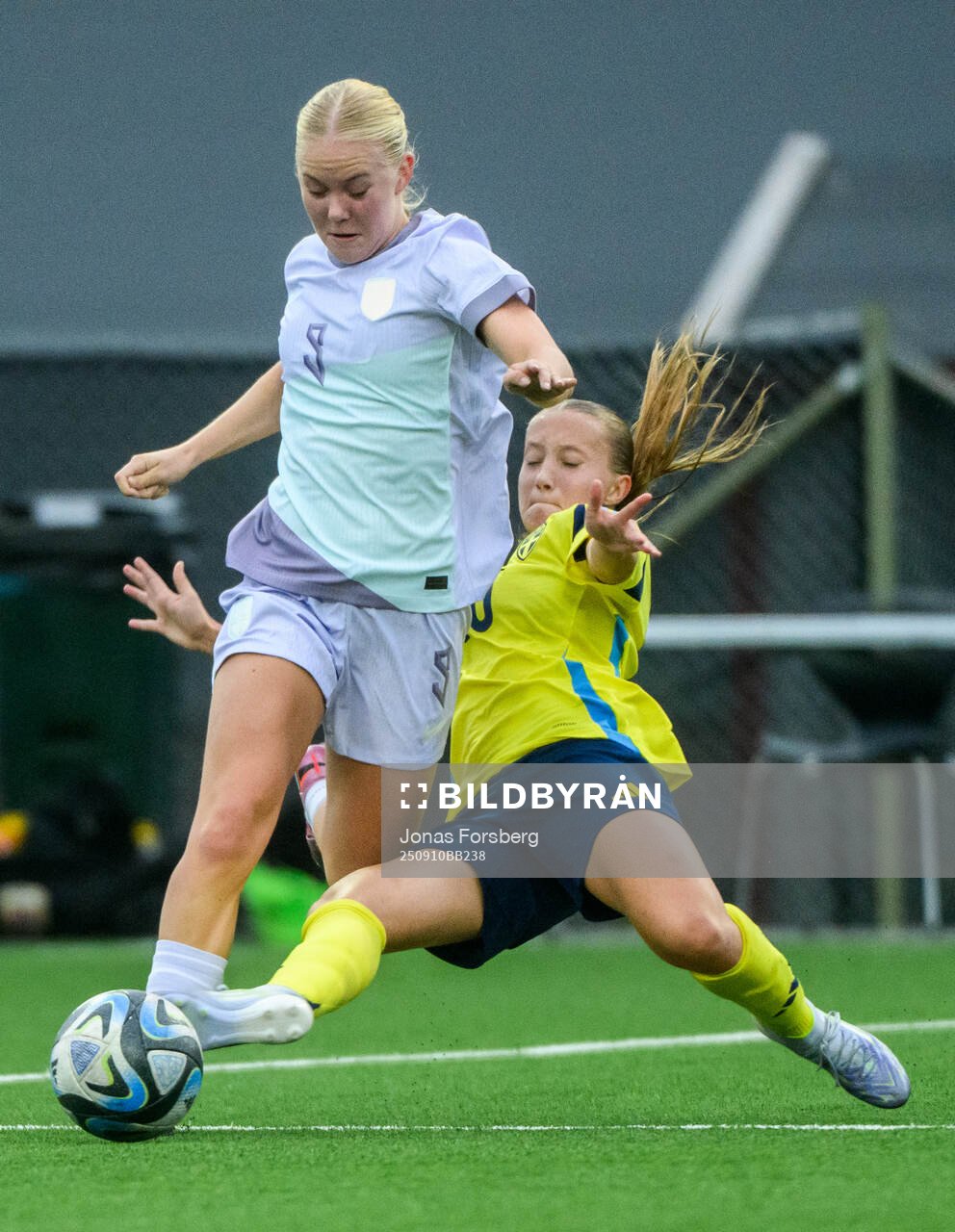 Norges Hanne Nesse och Sveriges Fanny Peterson