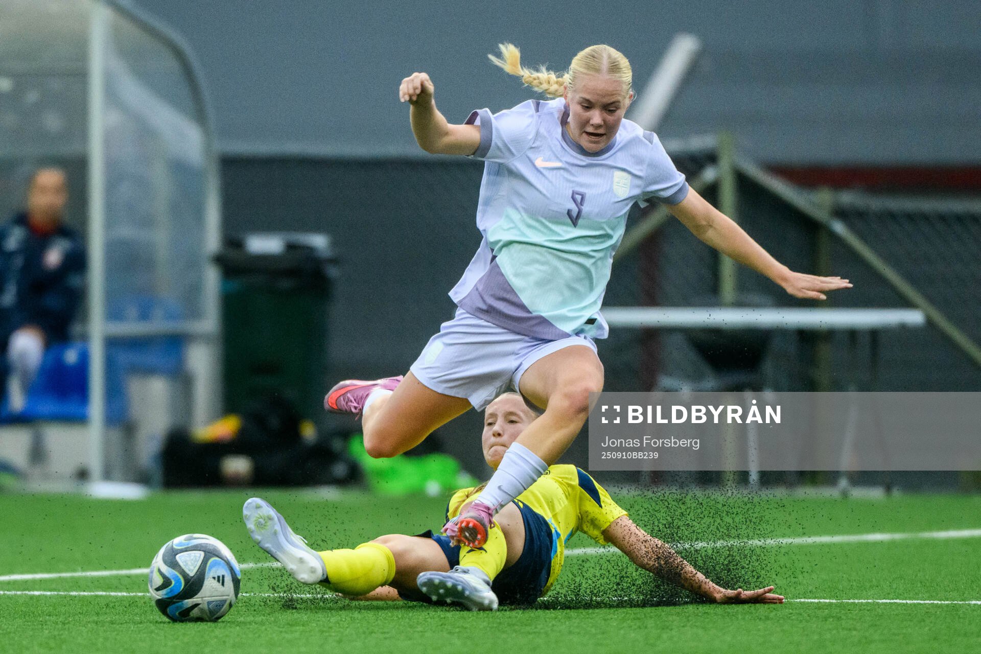 Norges Hanne Nesse och Sveriges Fanny Peterson