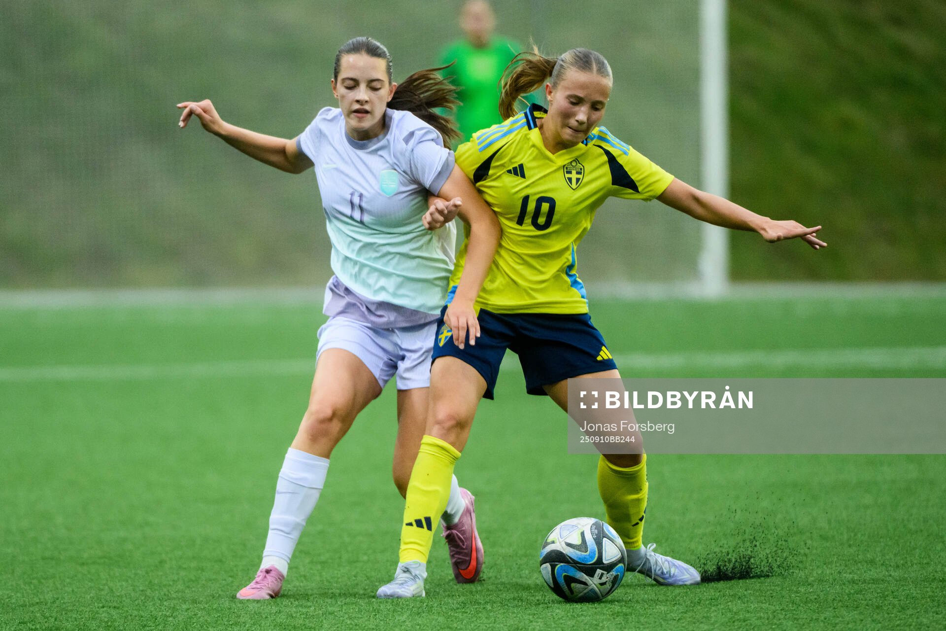 Norges Maia Melgård och Sveriges Fanny Peterson