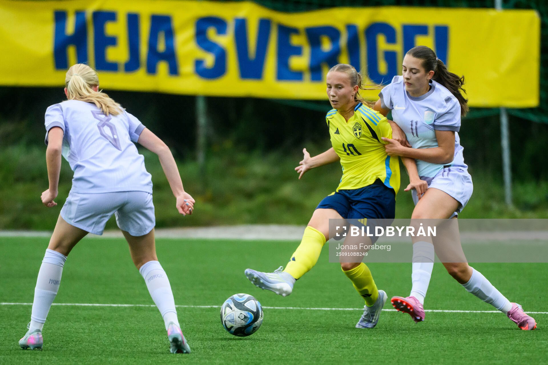 Sveriges Fanny Peterson och Norges Maia Melgård