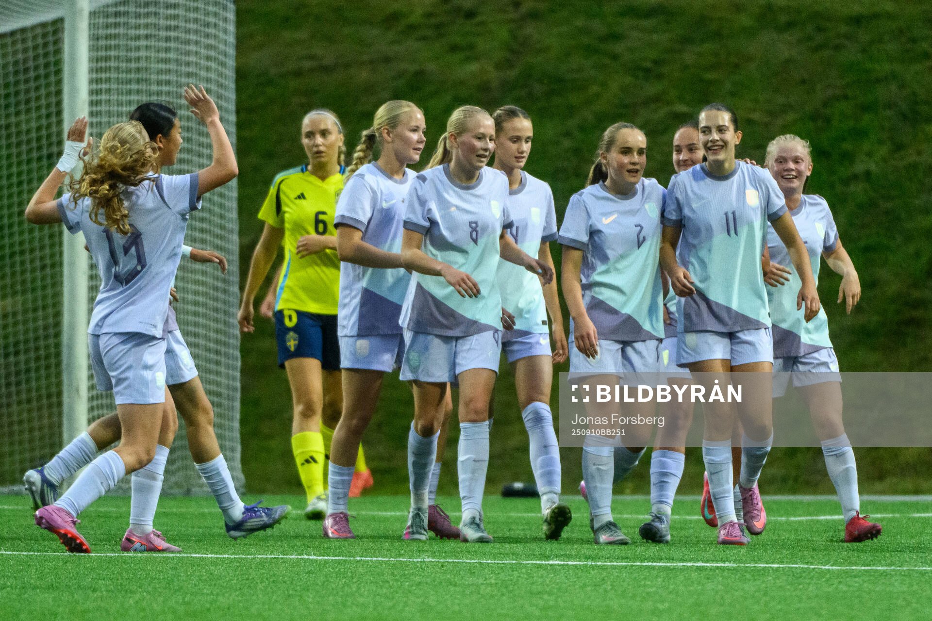 Norges Maia Melgård jublar med lagkamrater