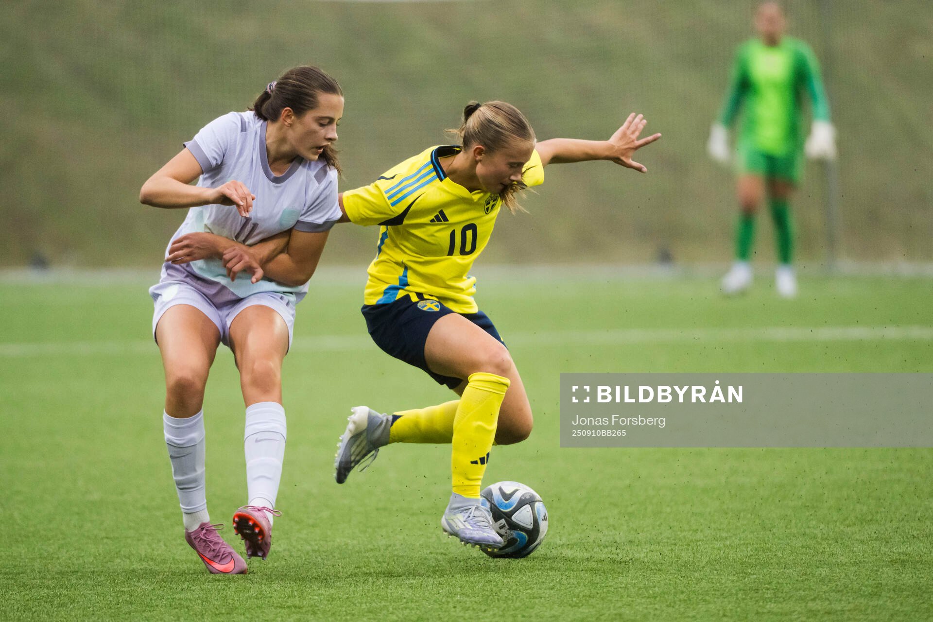 Norges Maia Melgård och Sveriges Fanny Peterson