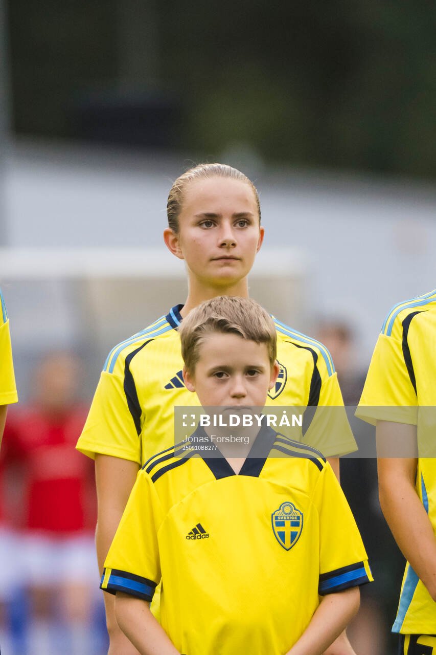 Sveriges Lina Selander Löfgren innan F16-landskampen i