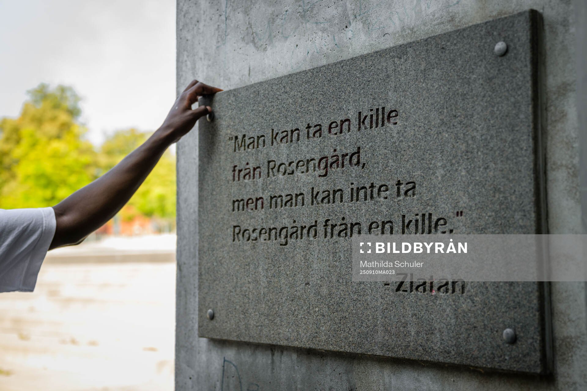 En skylt med ett citat från Zlatan Ibrahimovic vid Station