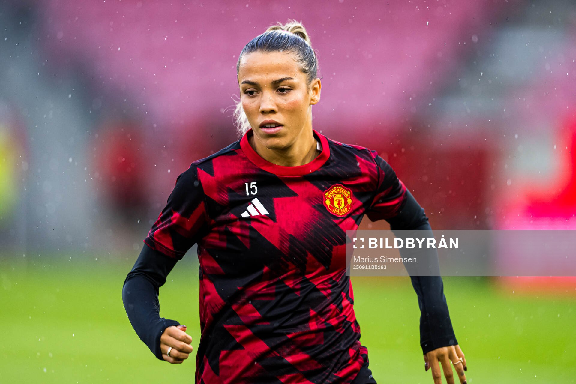 Celin Bizet Ildhusøy of Manchester United warms up