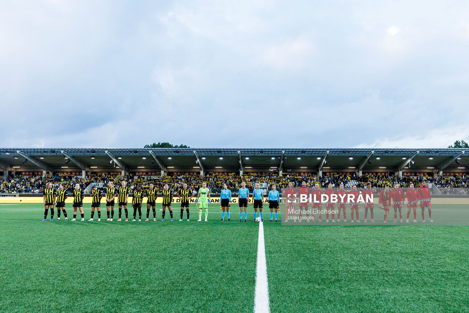 Players of Häcken and of Atletico Madrid line up