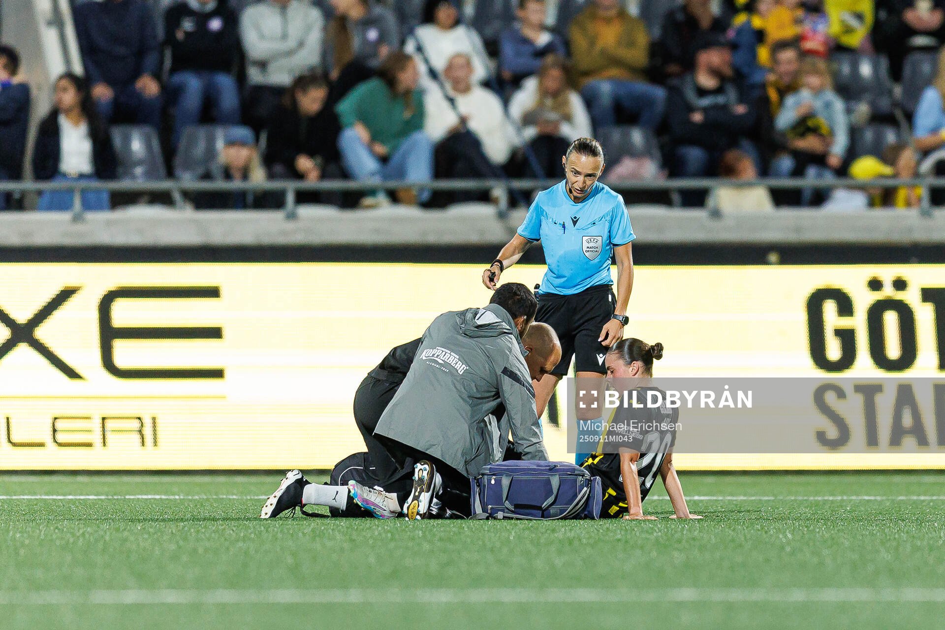 Hanna Wijk of Häcken in pain and receives medical attention