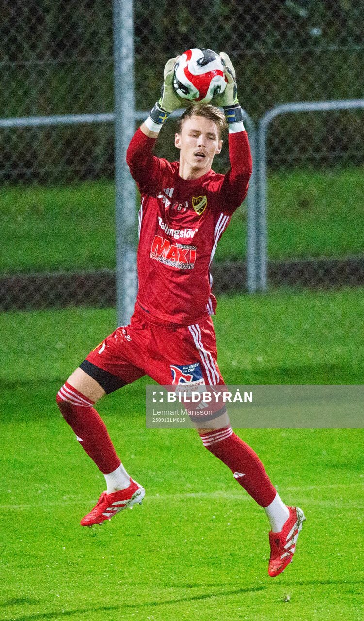 IFK Hässleholms  målvakt Felix Persson  i matchen i div.