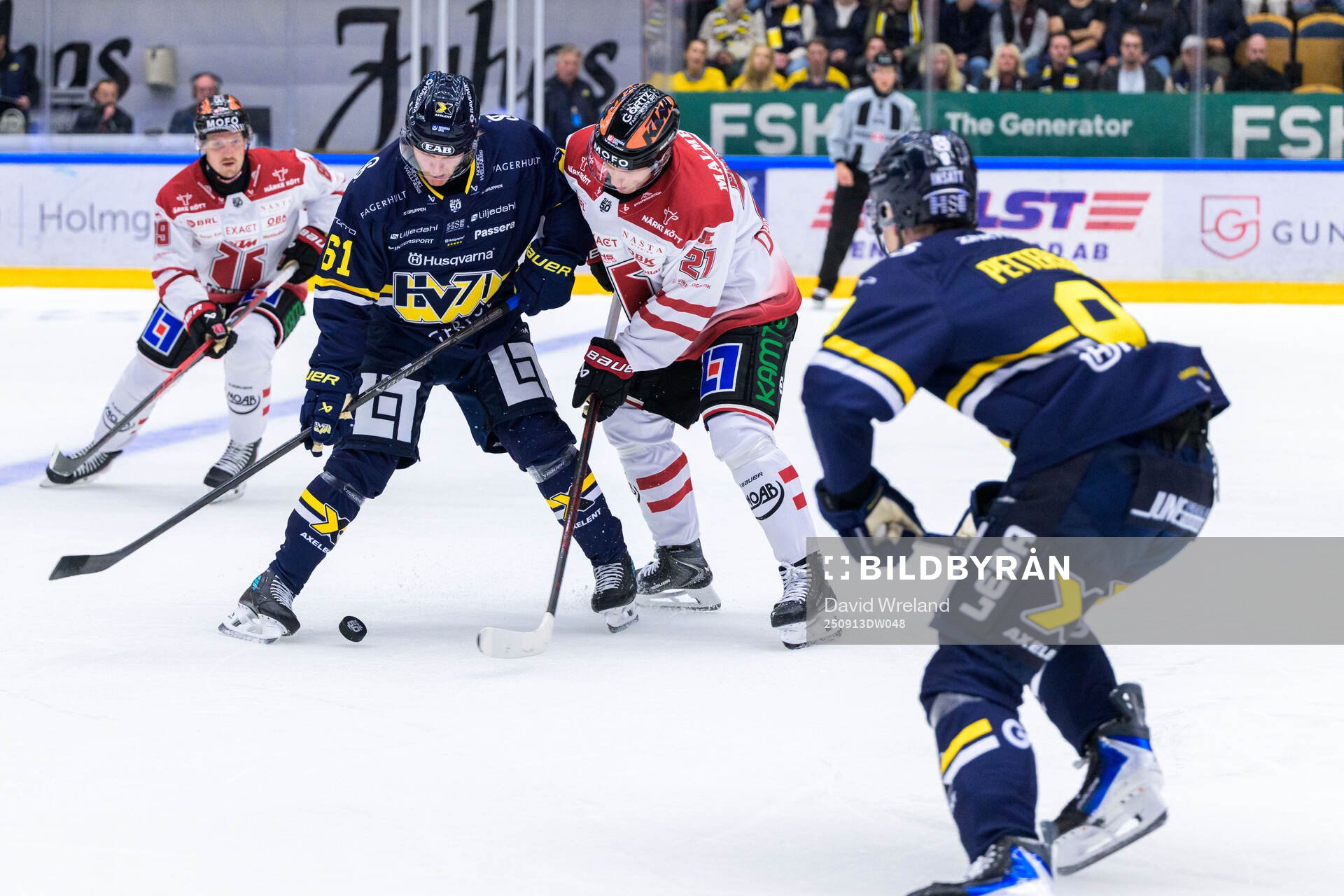 HV71s Axel Rindell och Örebros Patrik Puistola