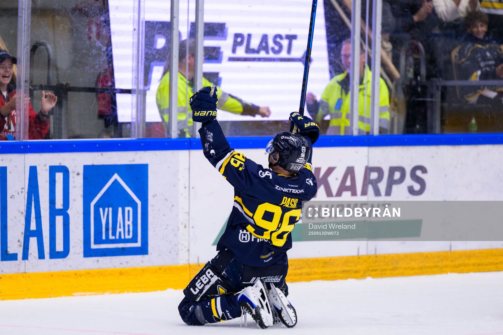 HV71s Nikola Pasic jublar