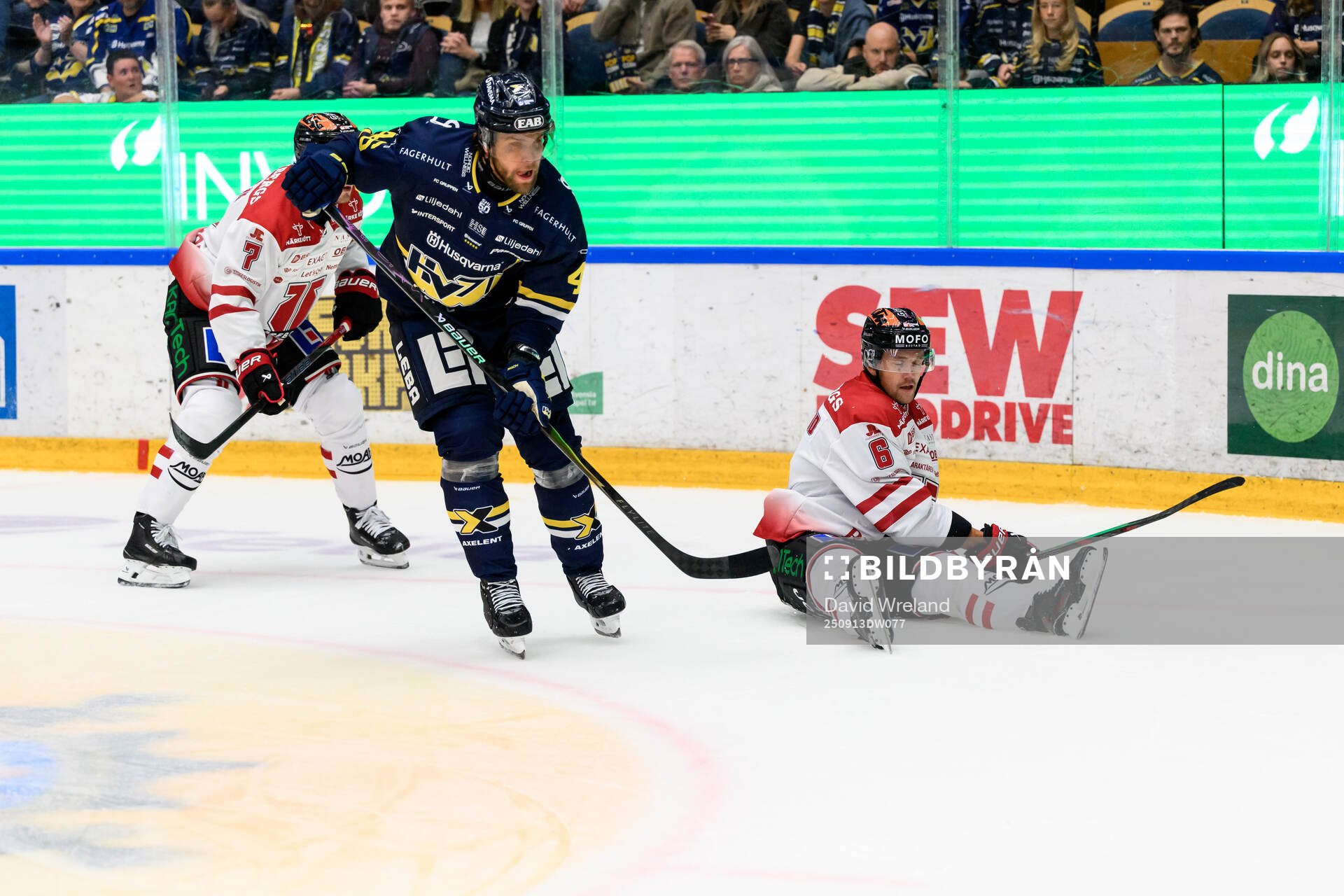 HV71s Joona Luoto och Örebros Filip Berglund