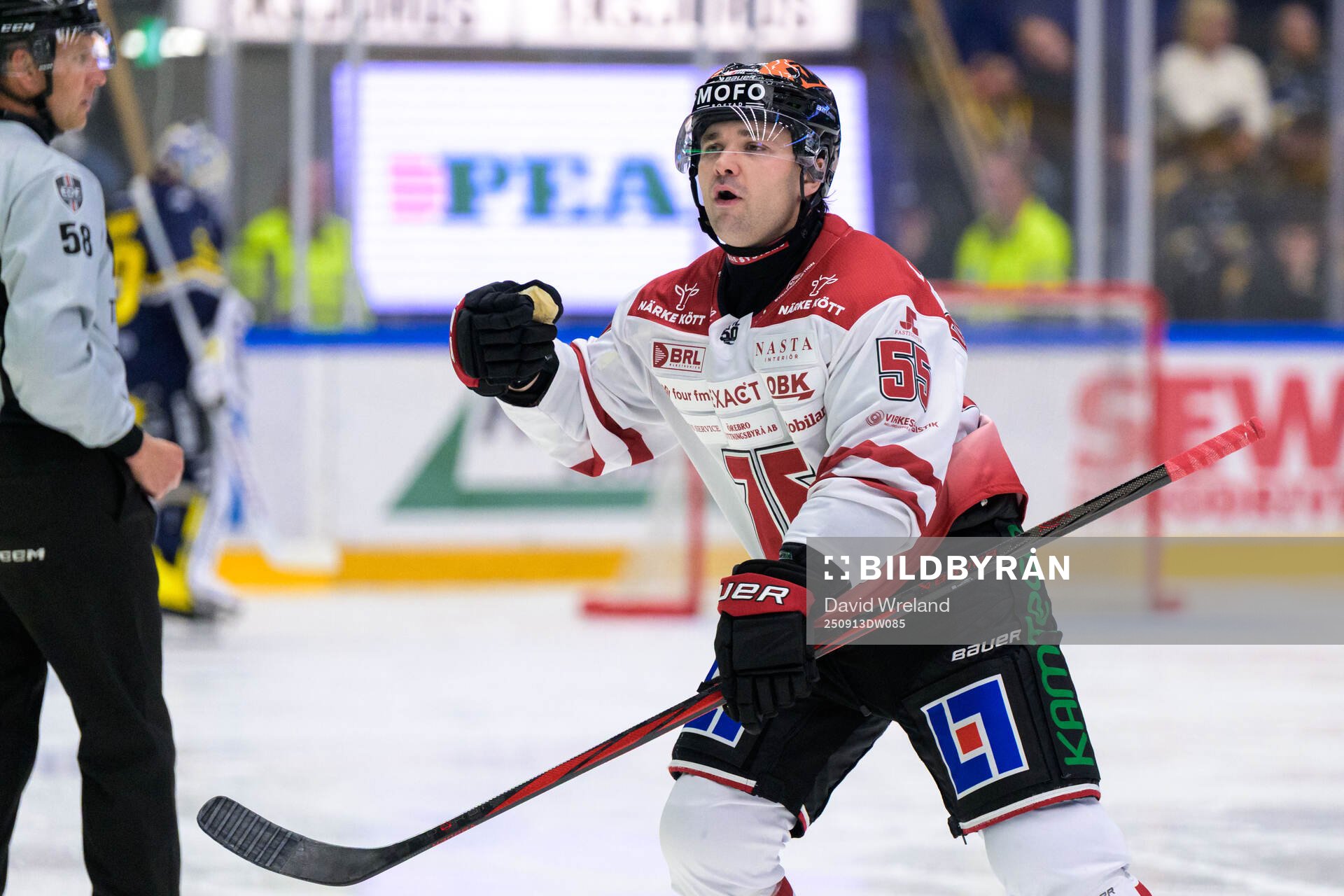Örebros David Quenneville jublar