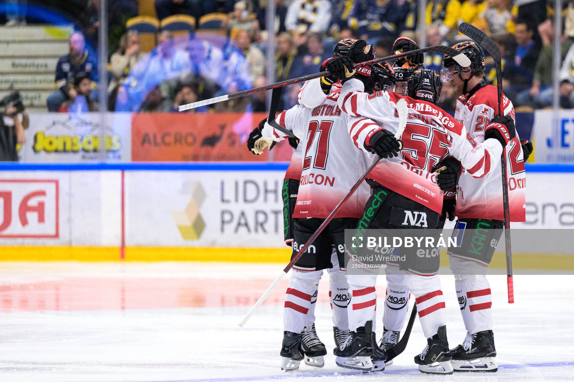 Örebros David Quenneville jublar
