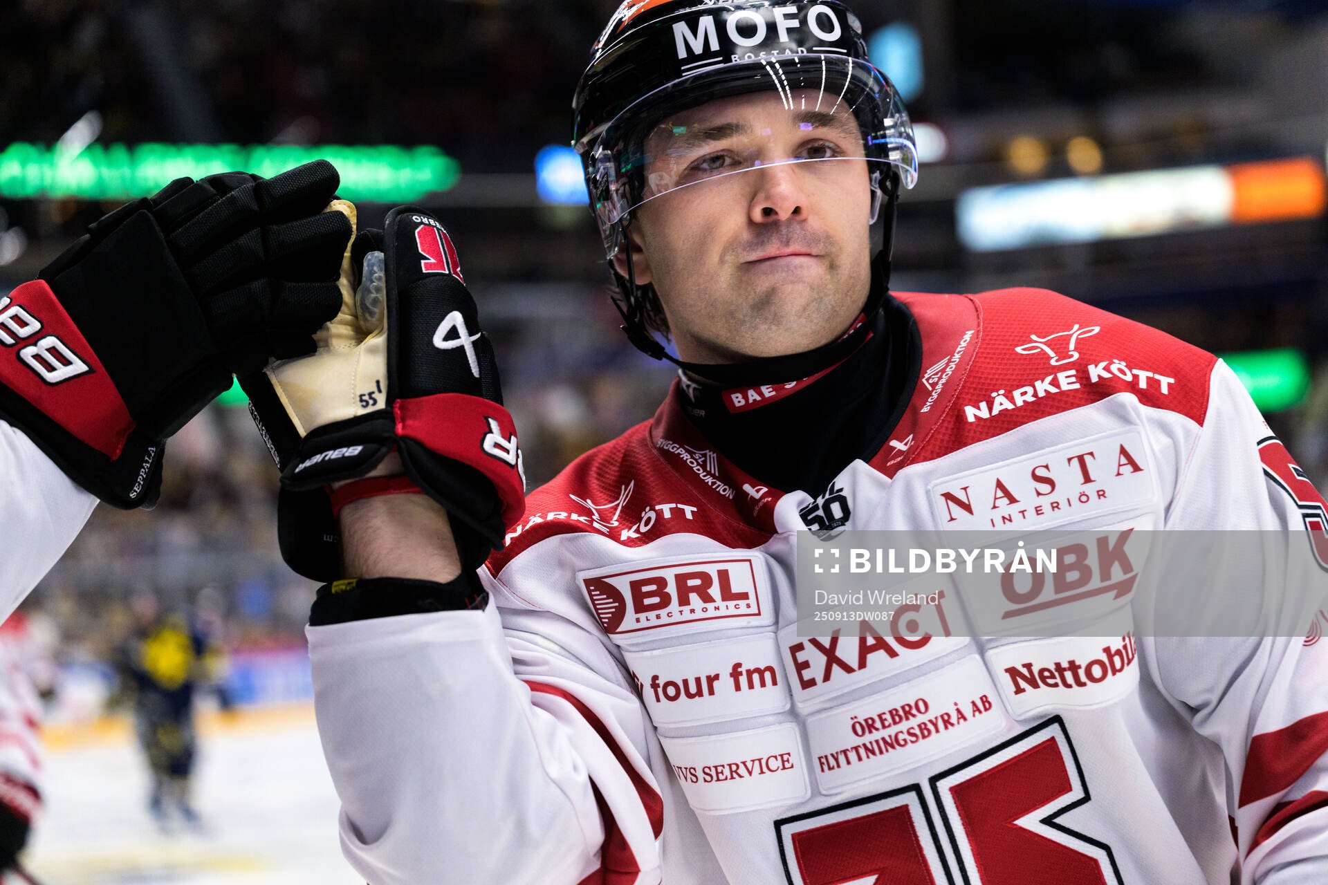 Örebros David Quenneville jublar