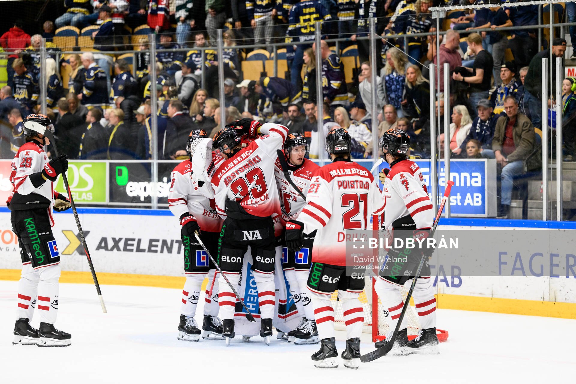 Örebros spelare jublar