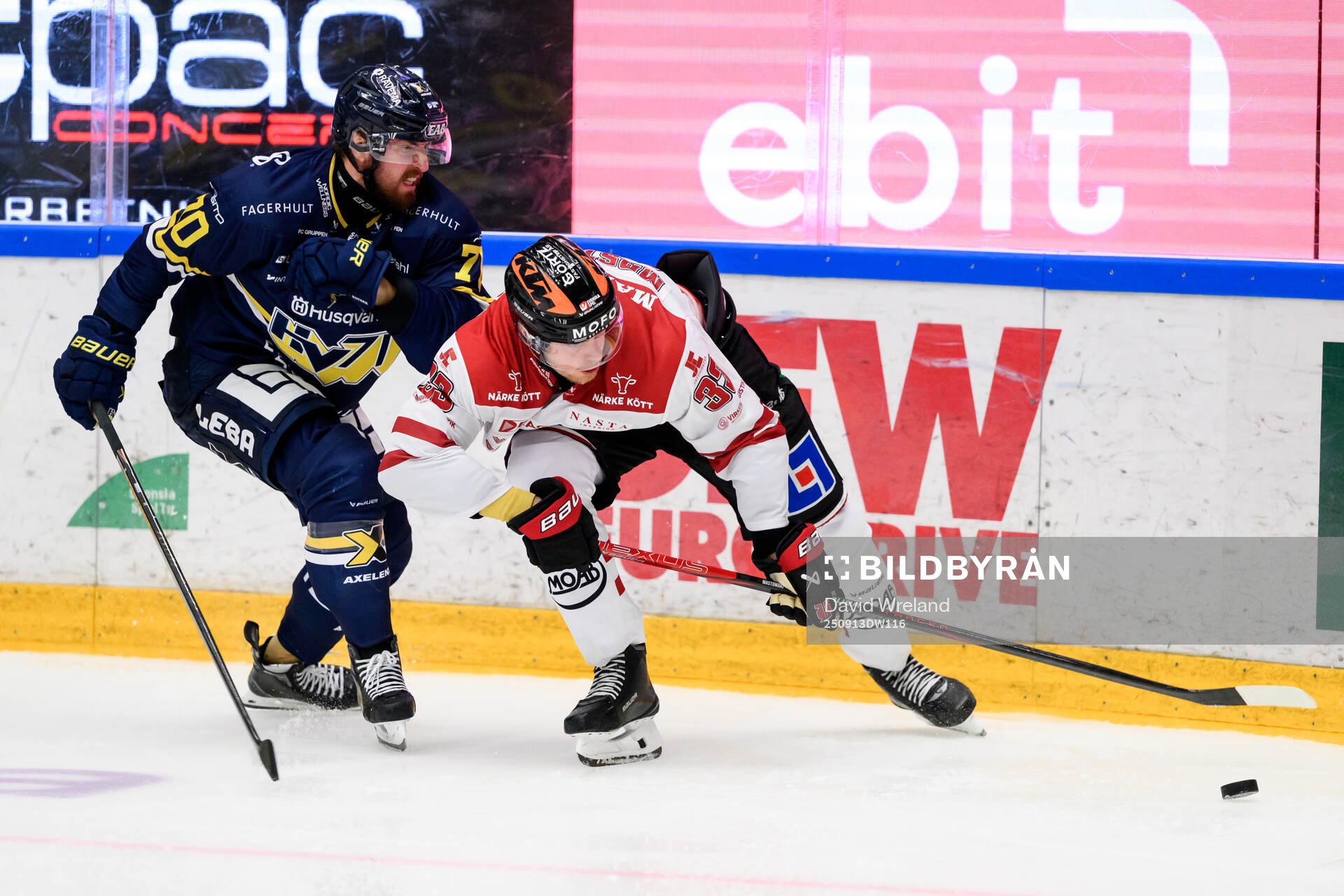 Örebros Christopher Mastomäki och HV71s Lukas Rousek