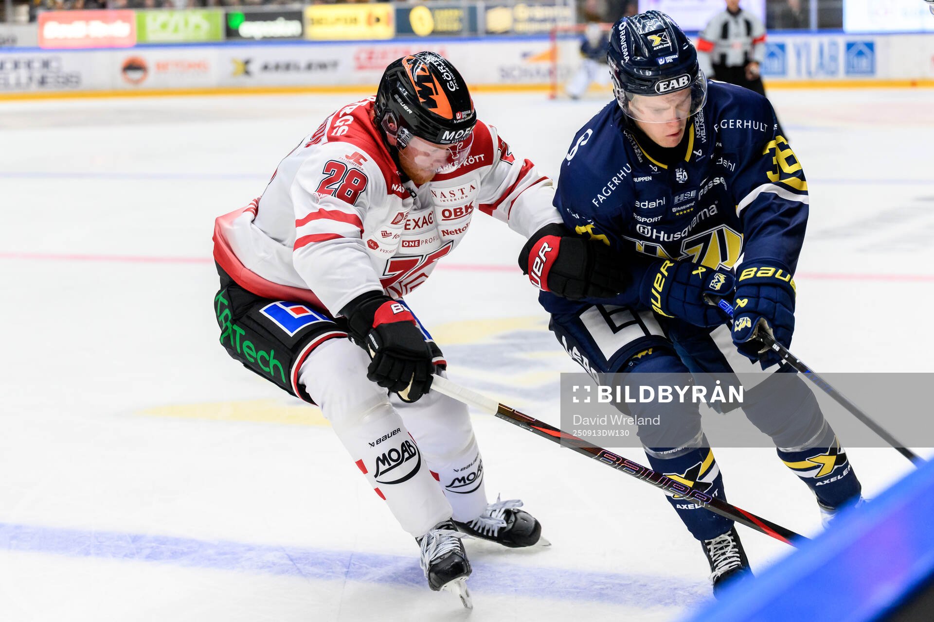 Örebros Linus Arnesson och HV71s Martin Johnsen