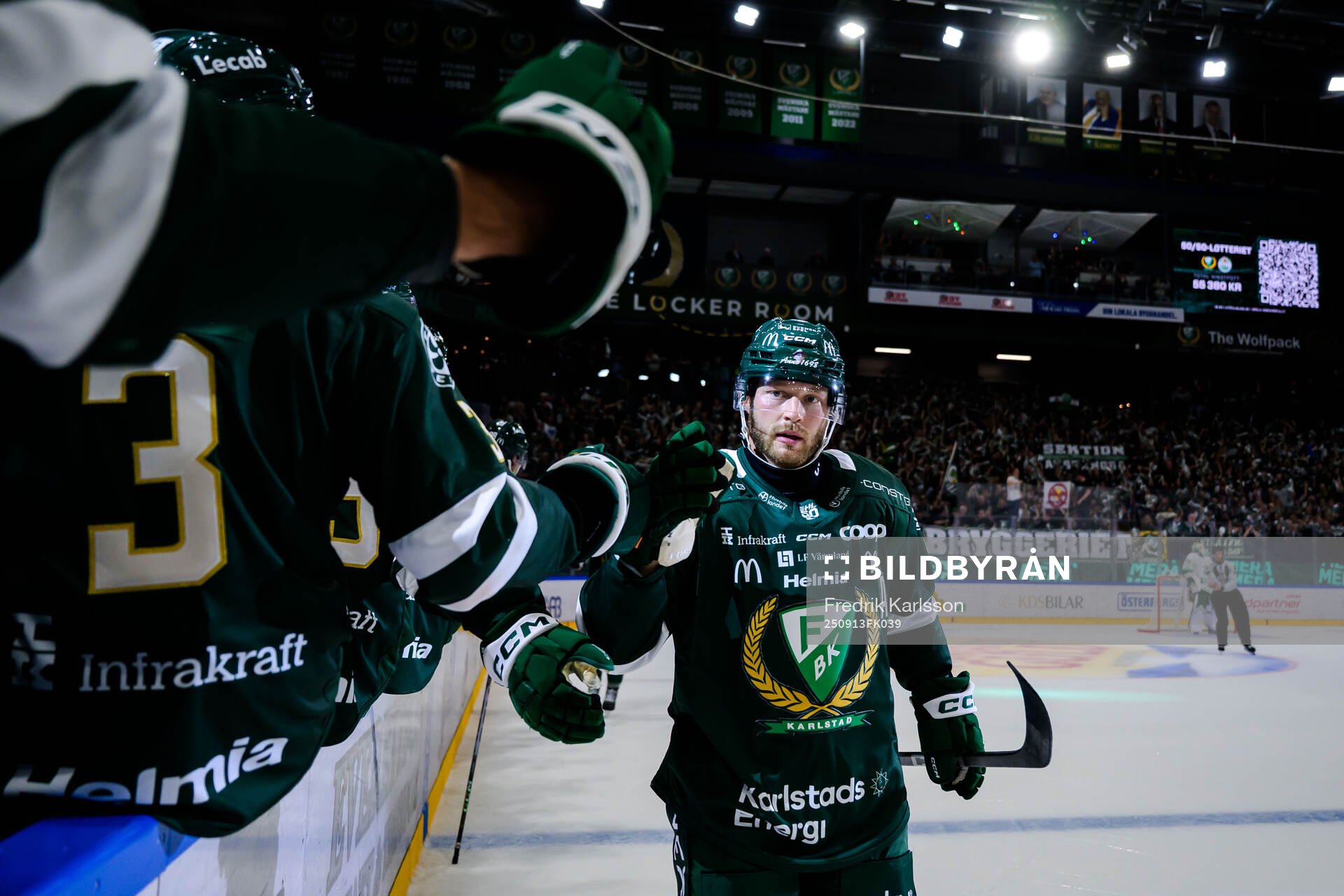 Färjestads Axel Bergkvist jublar