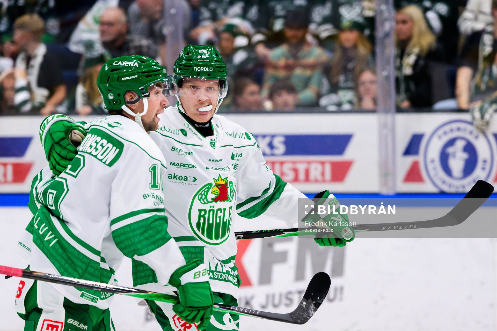 Rögles Lukas Ekeståhl-Jonsson och Anton Bengtsson jublar