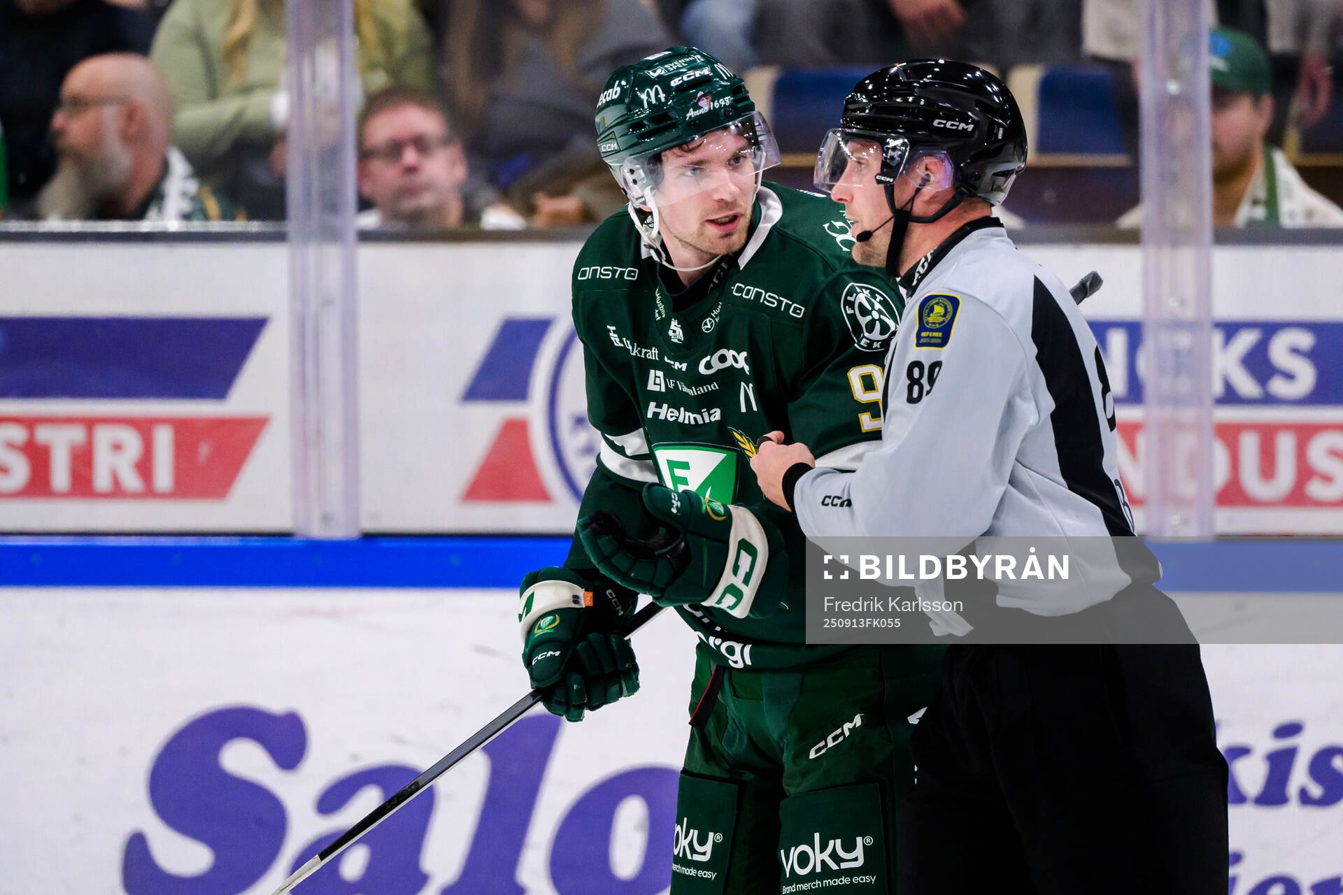 Färjestads Marian Studenic lämnar isen