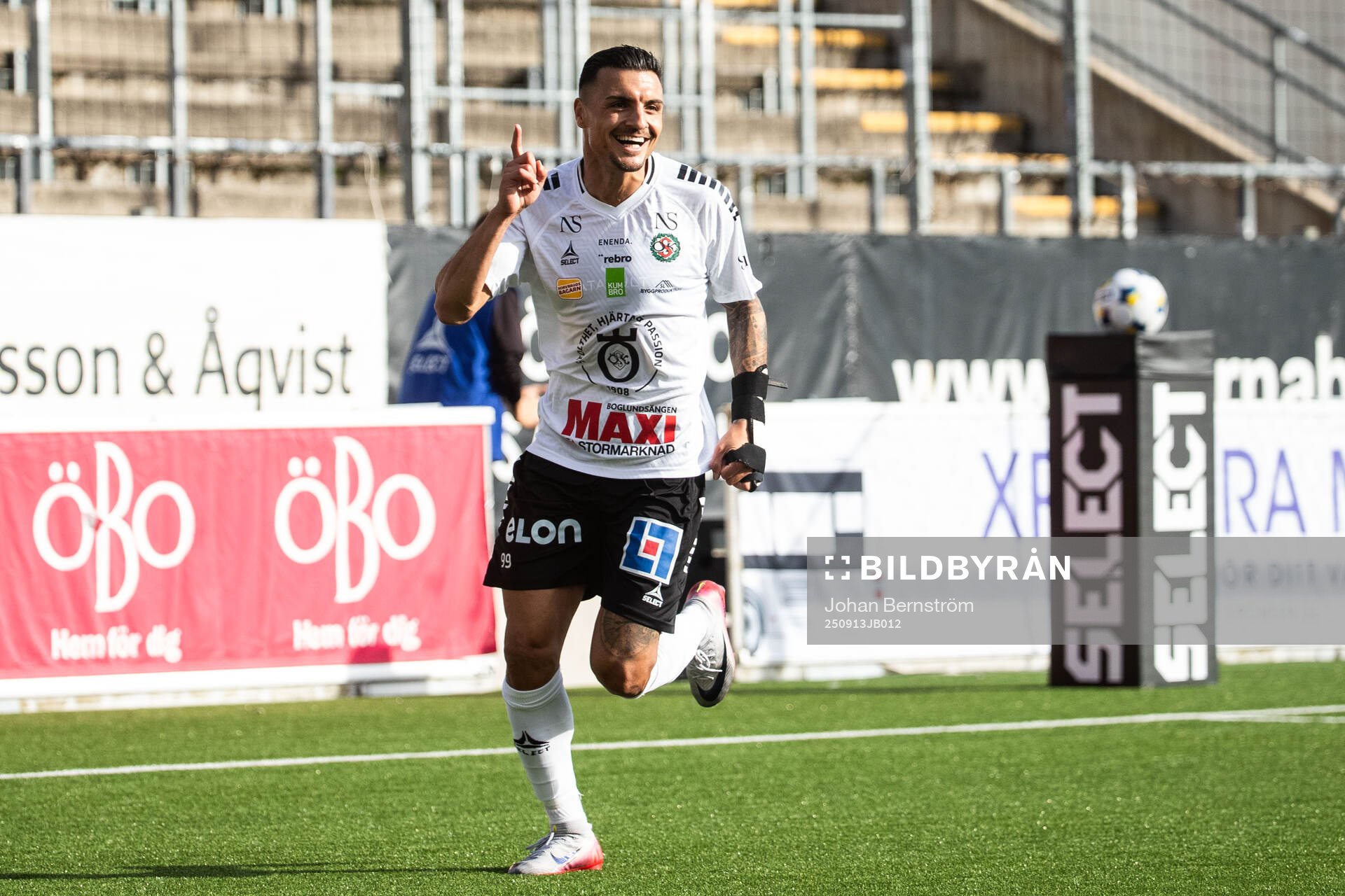 Örebros Ahmed Yasin jublar