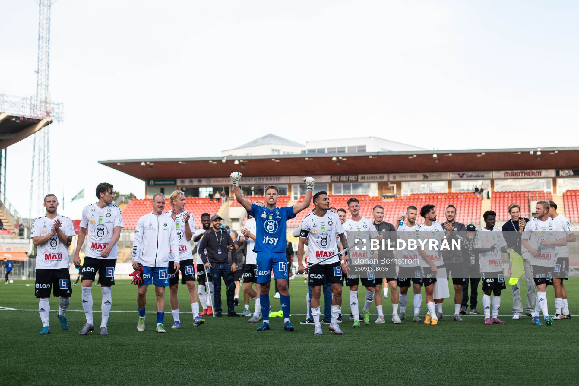 Örebros spelare jublar
