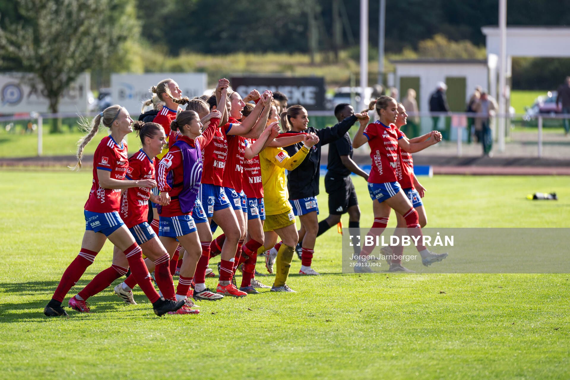 Vittsjös spelare jublar