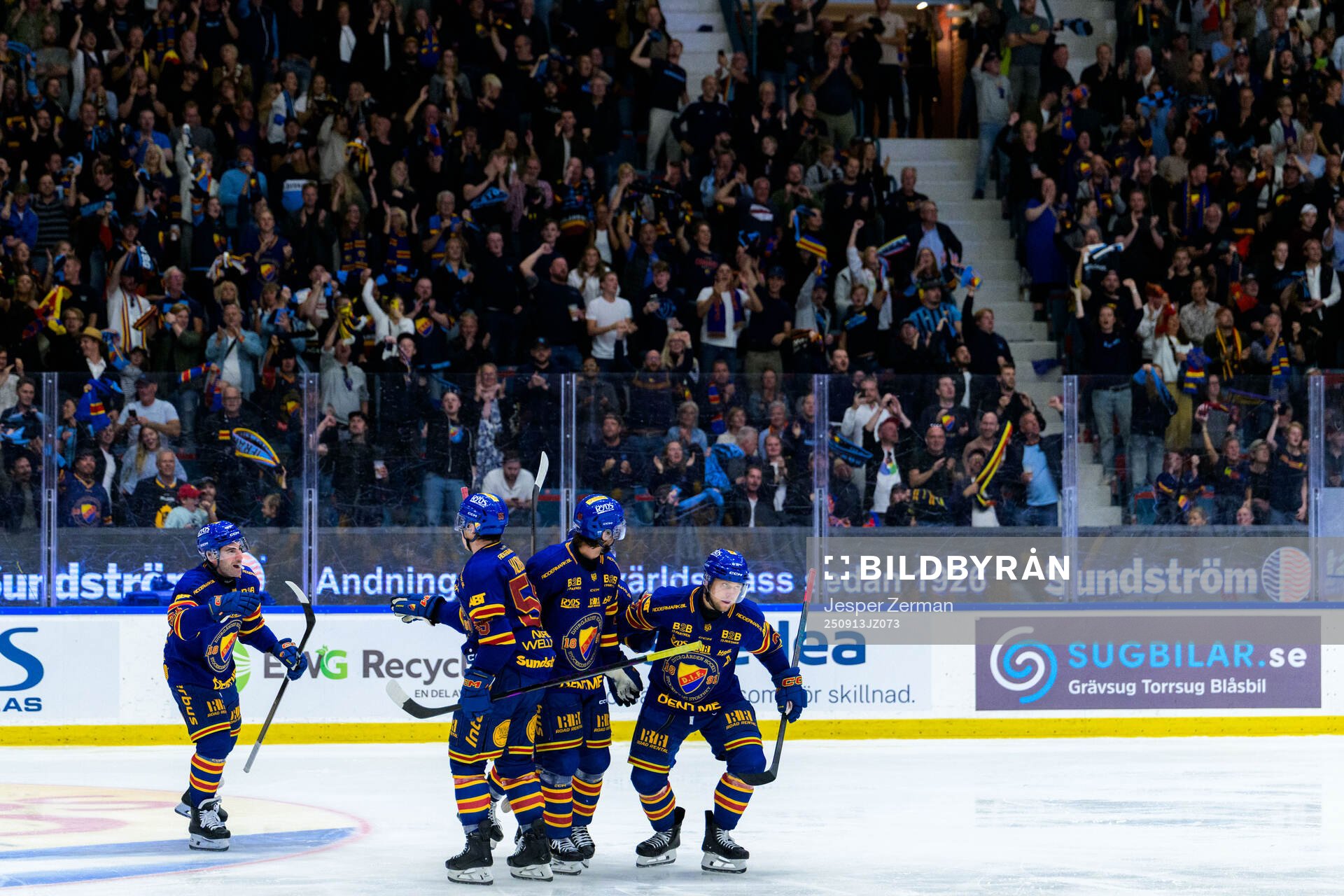 Djurgårdens Jesper Pettersson  jublar med lagkamrater