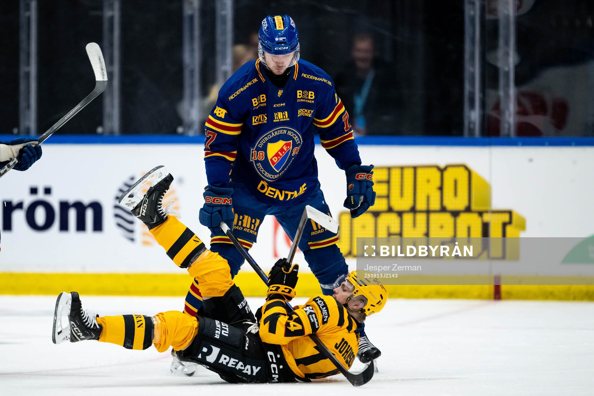 Djurgårdens Valtteri Pulli och Skellefteås Andreas Johnson