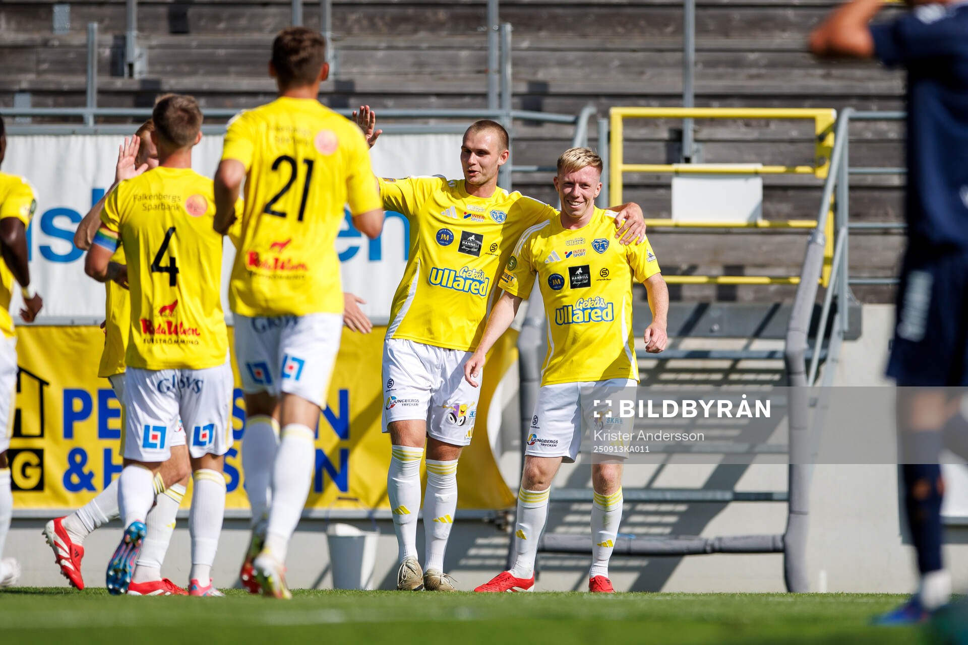 Falkenbergs Nils Bertilsson och Lucas Sibelius jublar