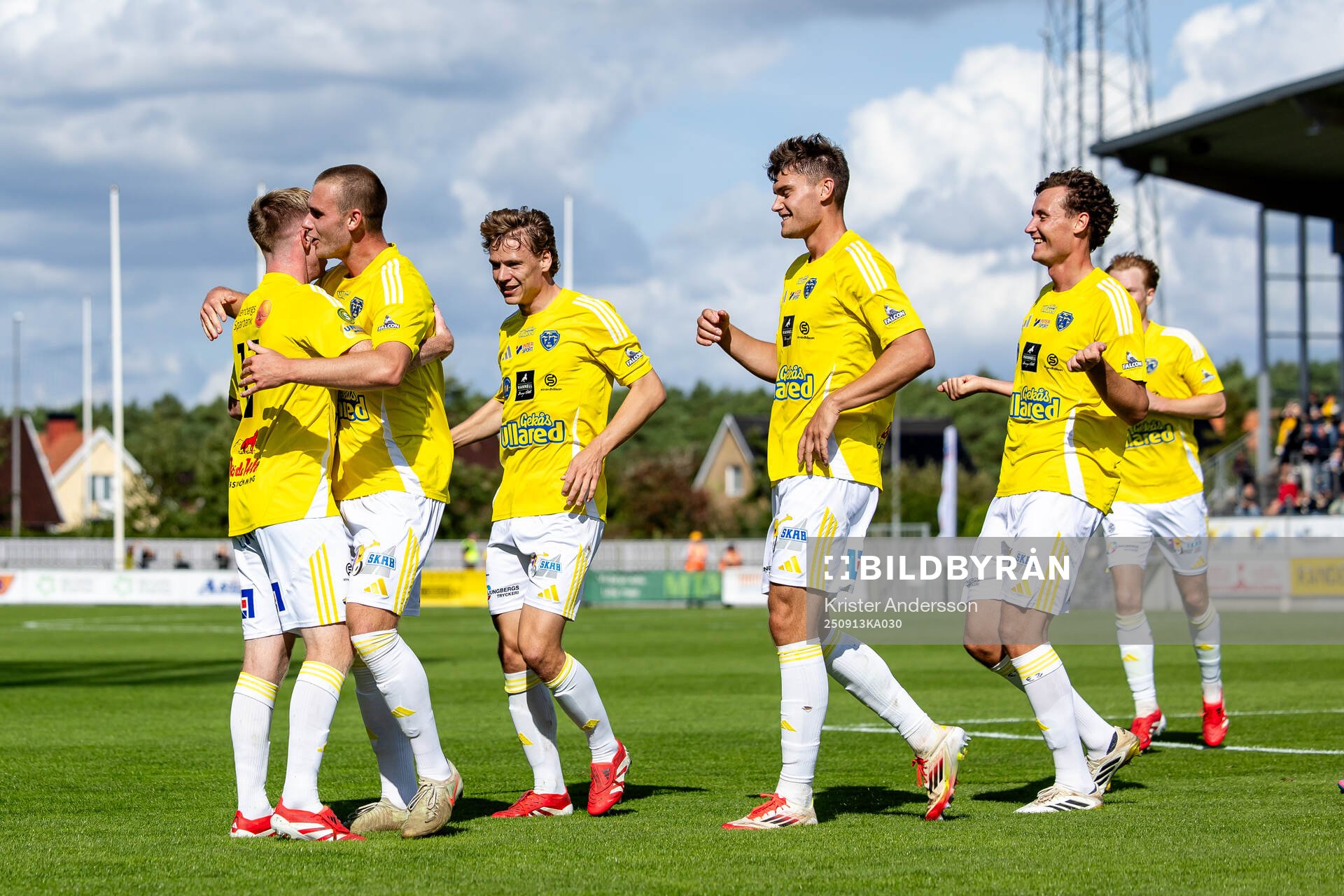 Falkenbergs spelare jublar