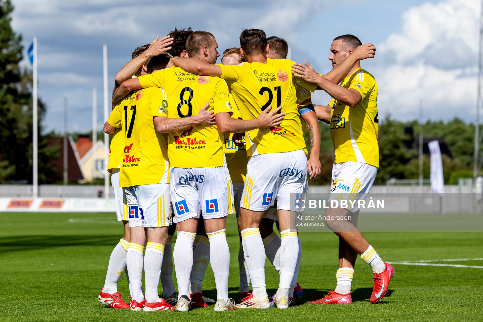 Falkenbergs spelare jublar