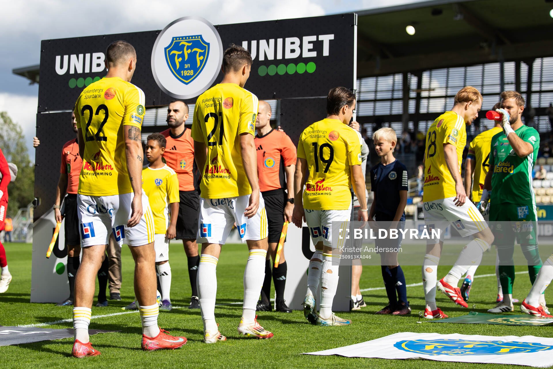 Spelarna på väg in