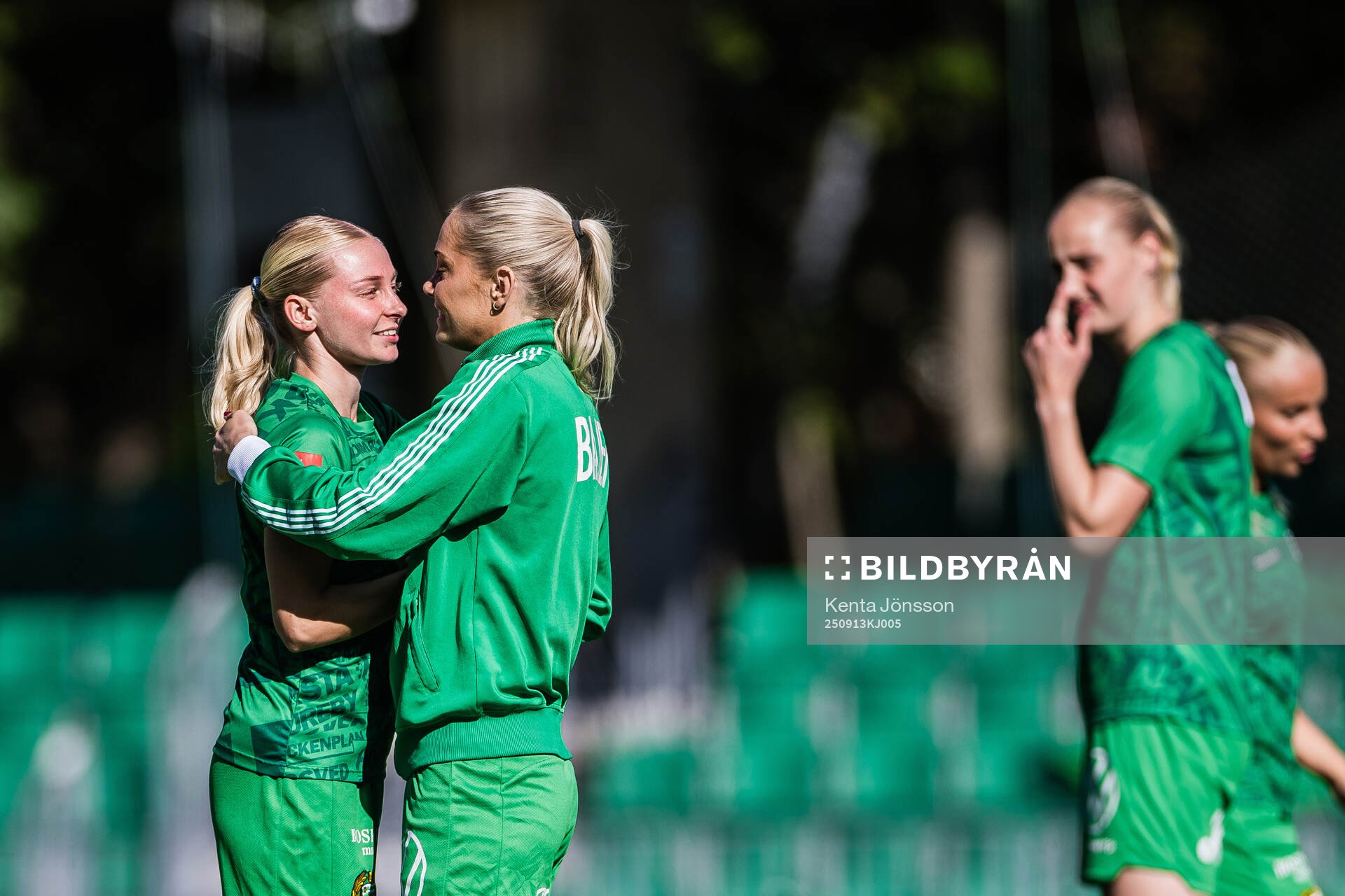 Hammarbys Emilie Joramo och Alice Carlsson