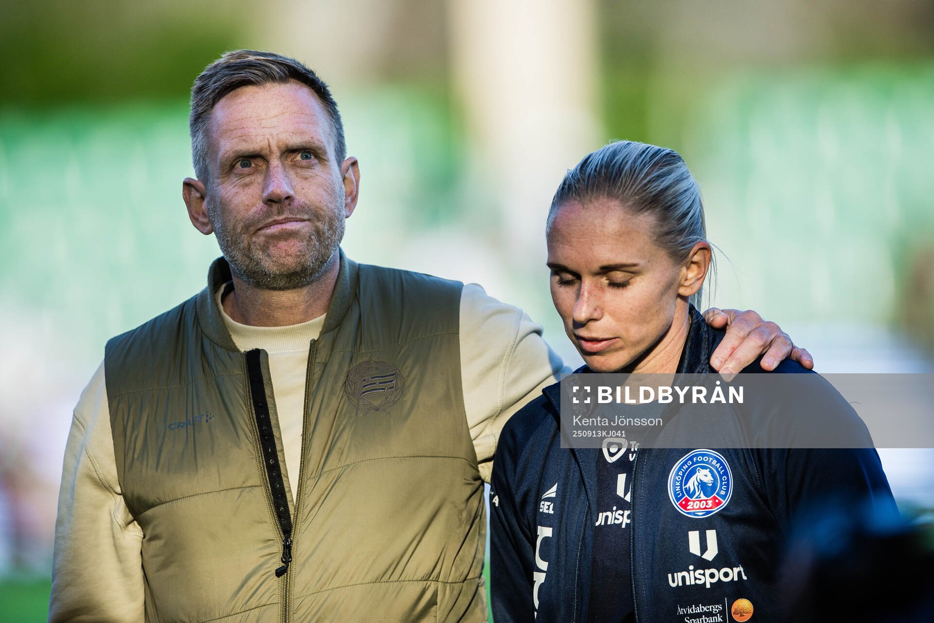 Hammarbys tränare Martin Sjögren med Linköpings Jonna