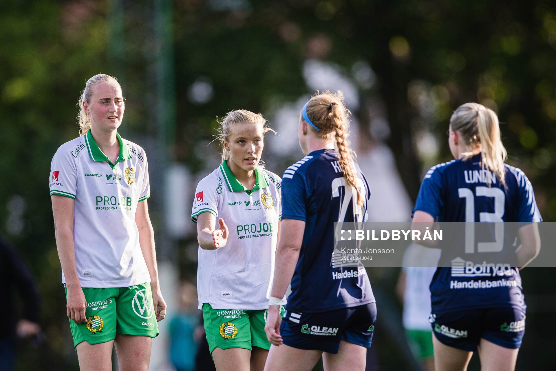 Hammarbys Emelie Bragstad och Smilla Holmberg
