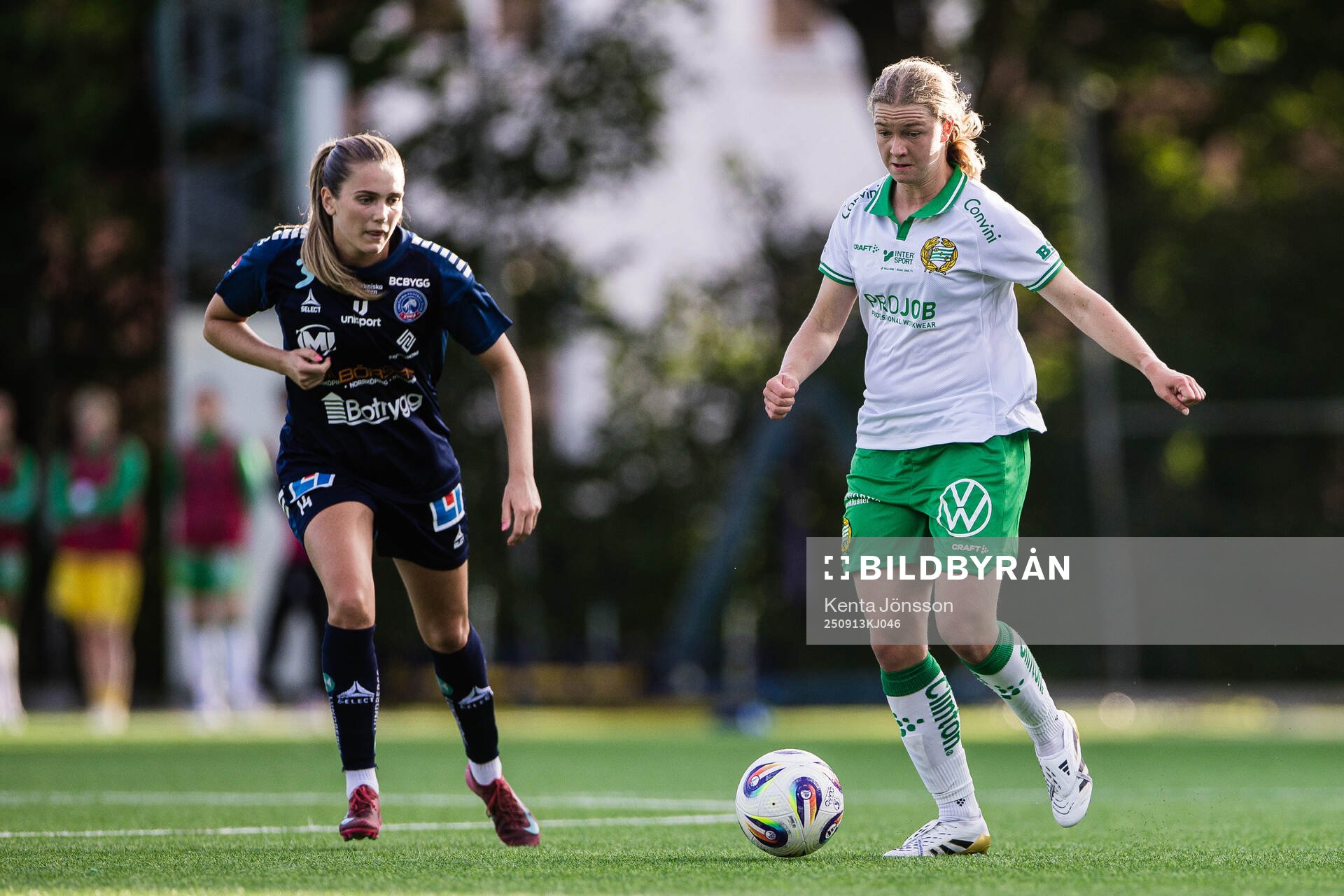 Linköpings Irene Dirdal och Hammarbys Hannah Sjödahl