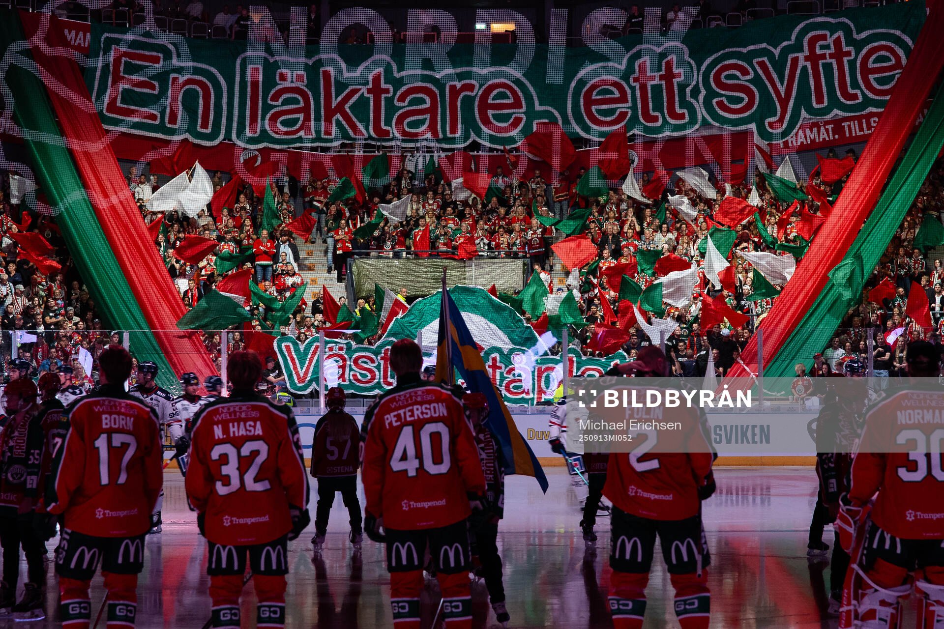 Frölundas klack med ett Tifo
