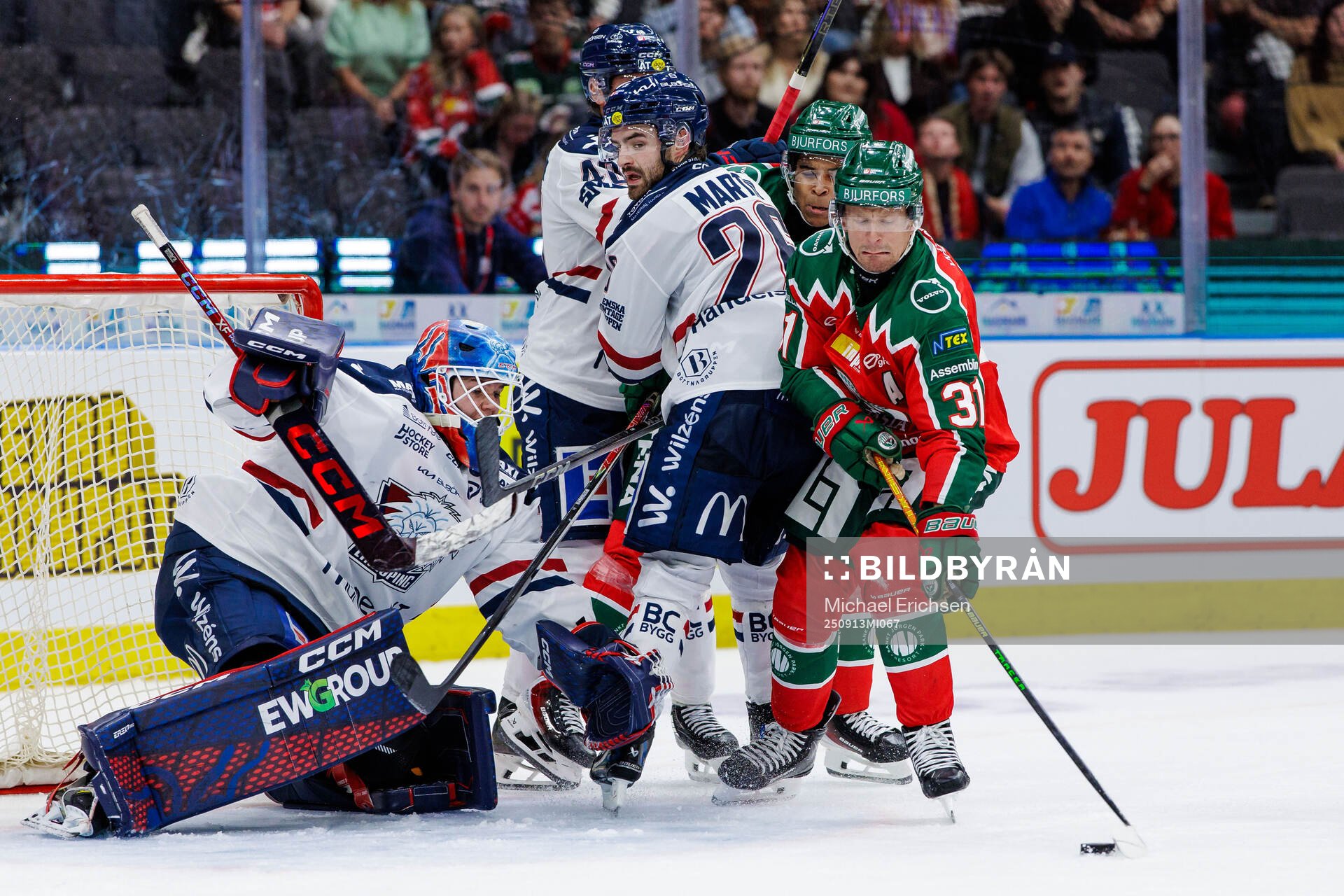 Frölundas Nicklas Lasu och Linköpings målvakt Jesper