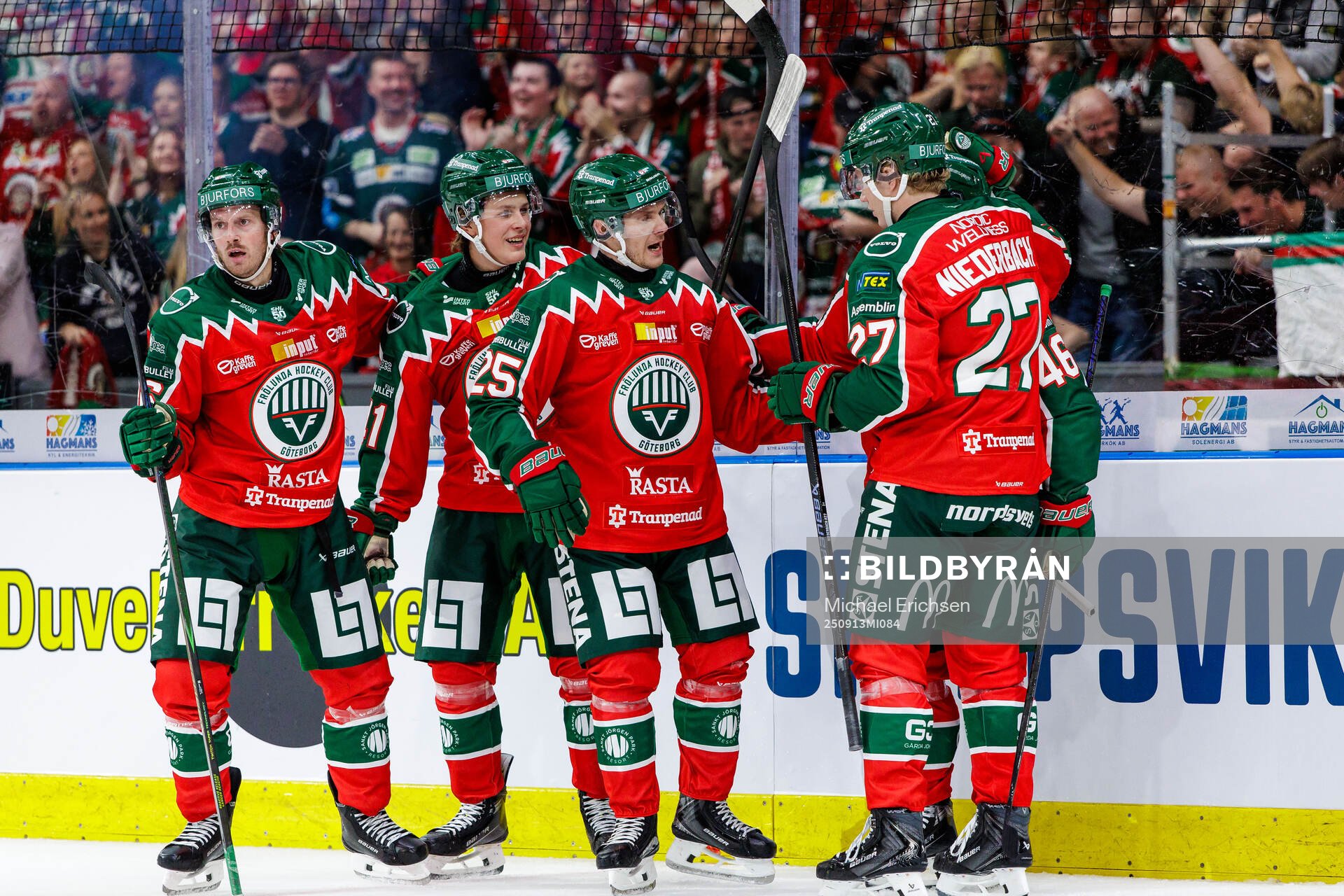 Frölundas Arttu Ruotsalainen jublar