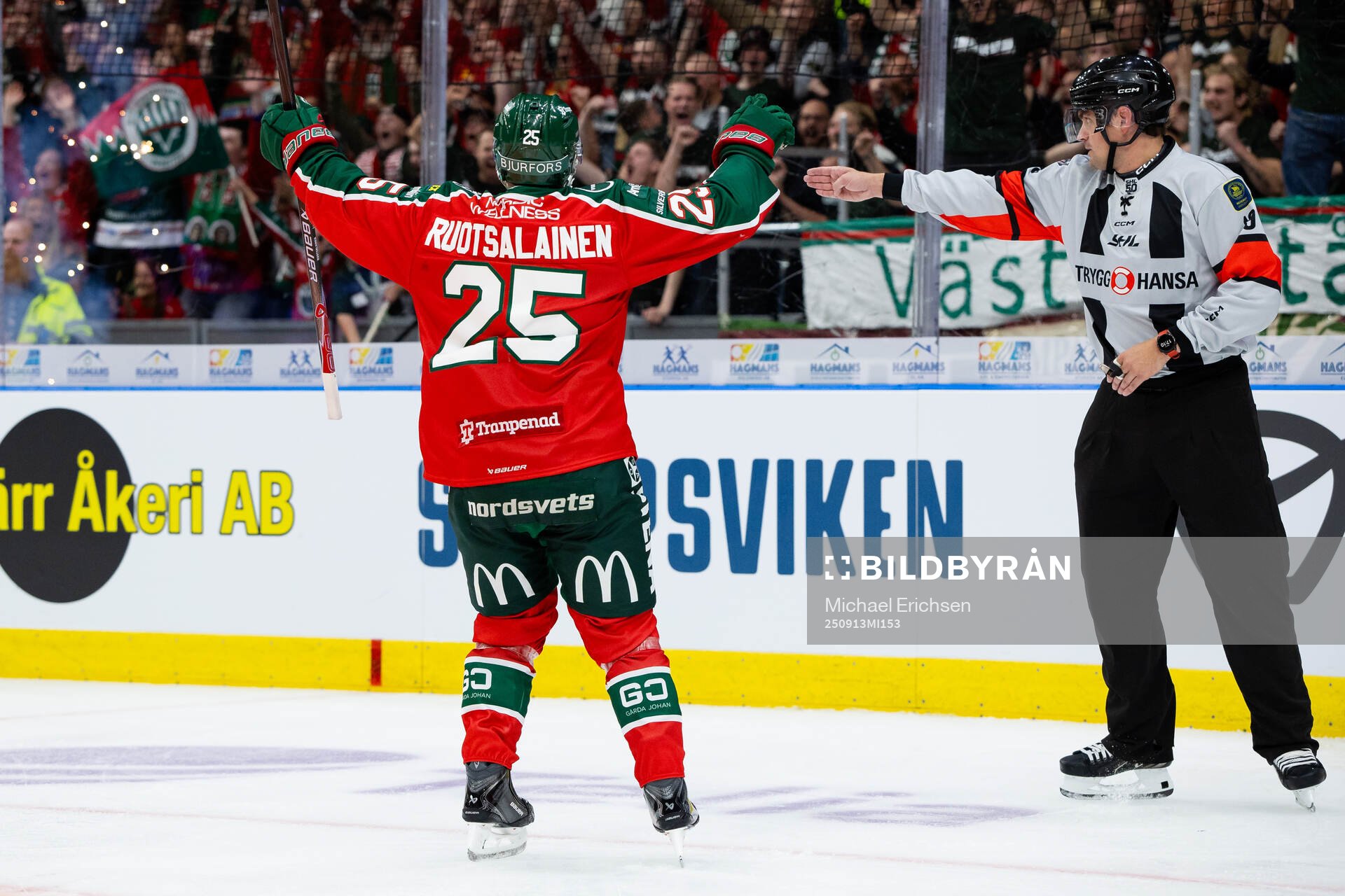 Frölundas Arttu Ruotsalainen jublar