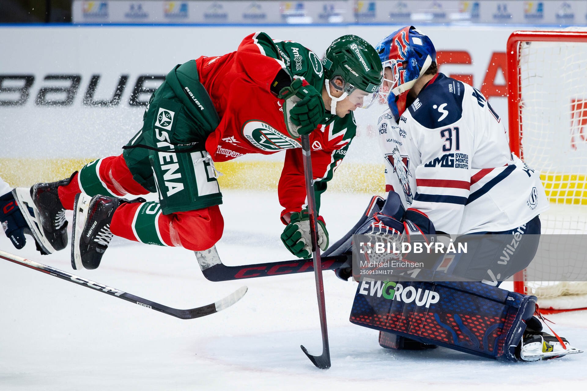 Frölundas Isac Born och Linköpings målvakt Jesper