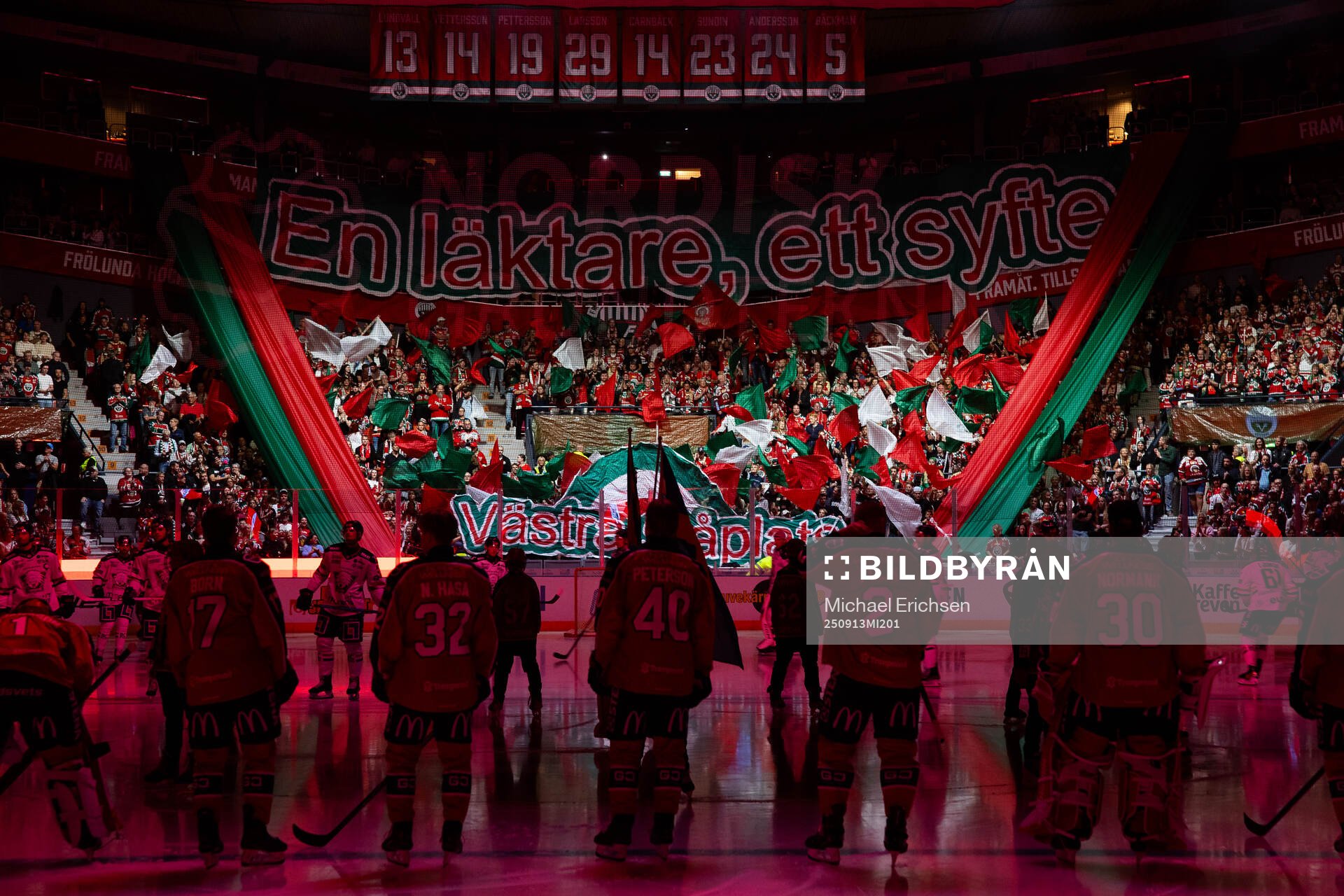 Frölundas klack med ett Tifo