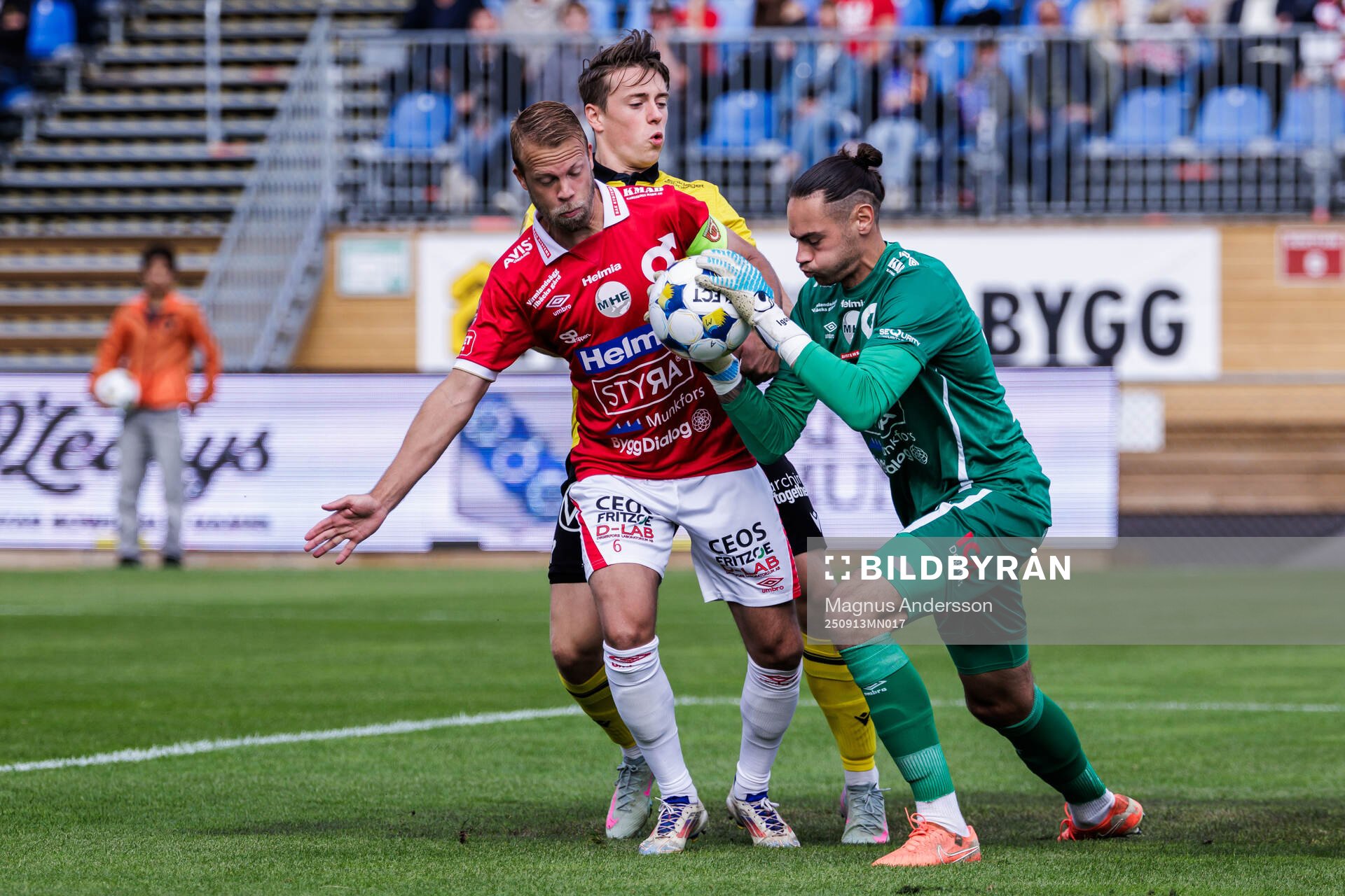 Degerfors Daniel Sundgren och målvakt Matvei Igonen och